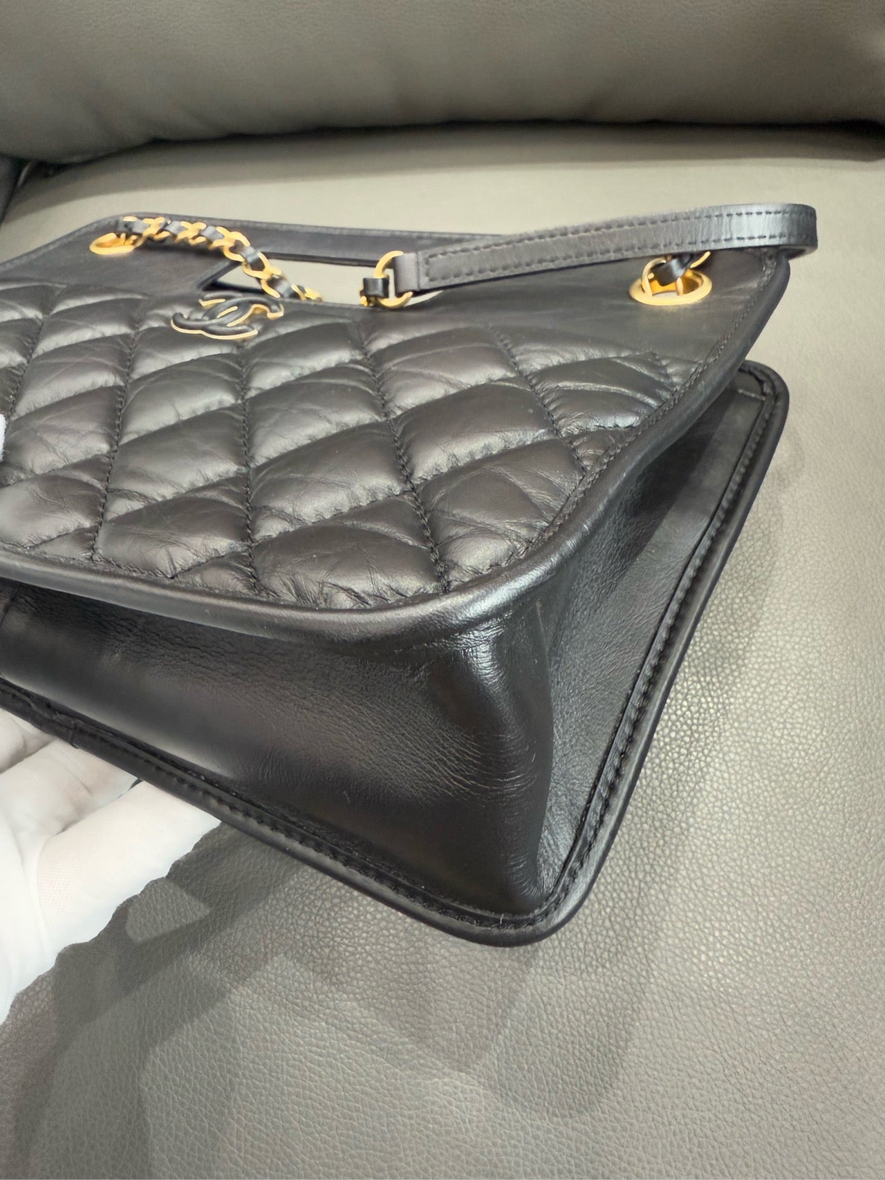 Chanel - Other - Leather - Black - (medium)