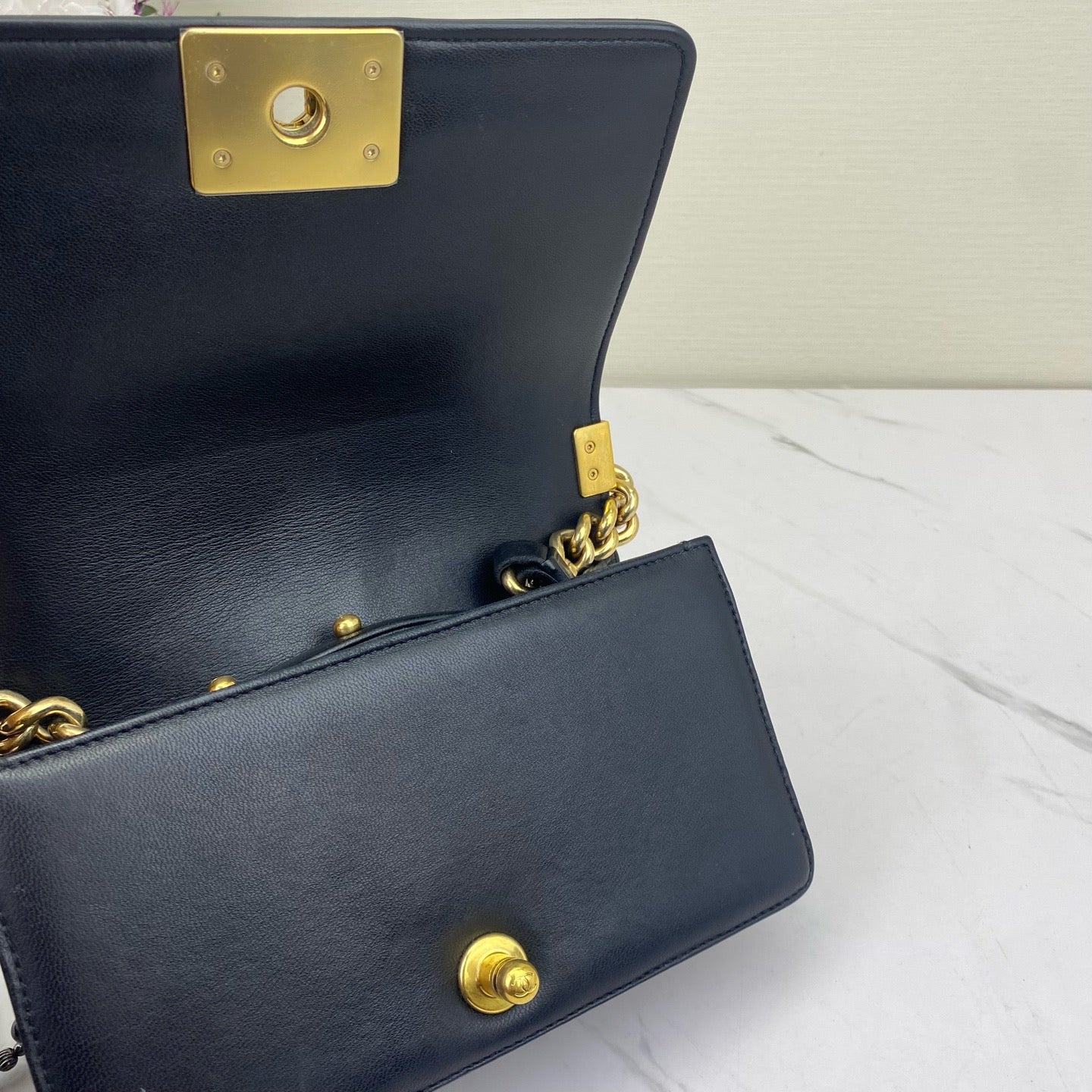 Chanel - Other - Leather - Black - (medium)