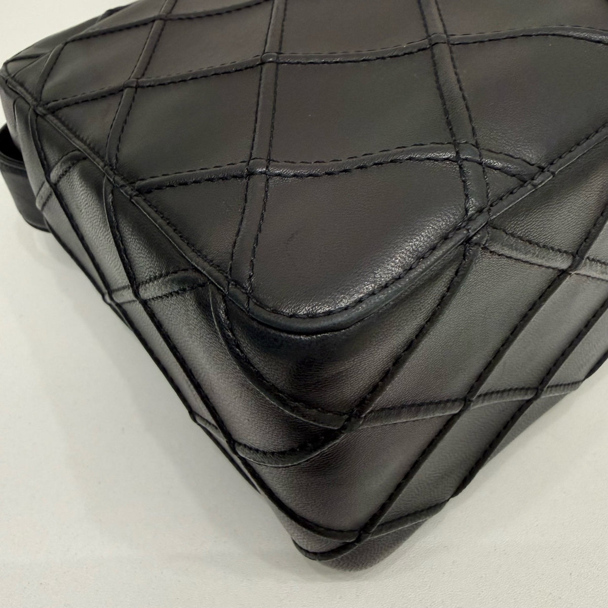 Chanel - Other - Leather - Black - (medium)