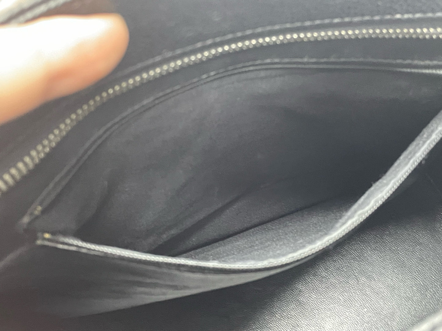 Chanel - Other - Leather - Black - (medium)