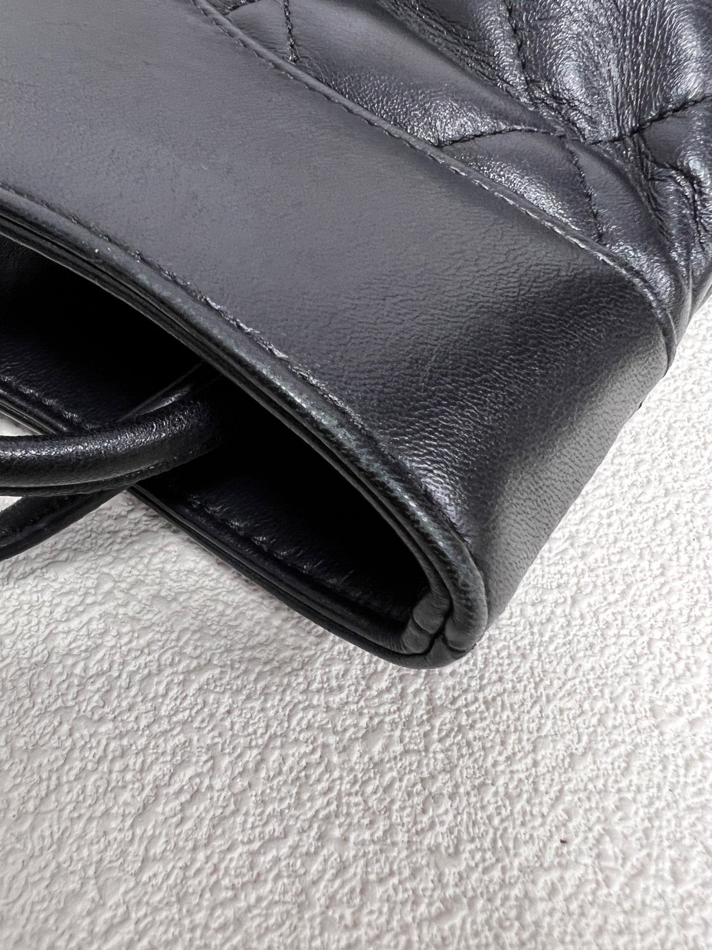 Chanel - Other - Leather - Black - (medium)