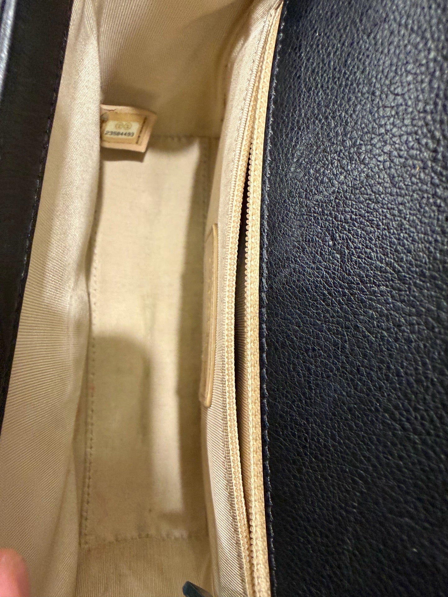Chanel - Other - Leather - Black - (medium)