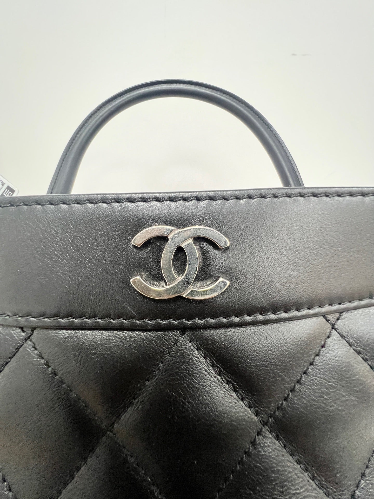 Chanel - Other - Leather - Black - (medium)