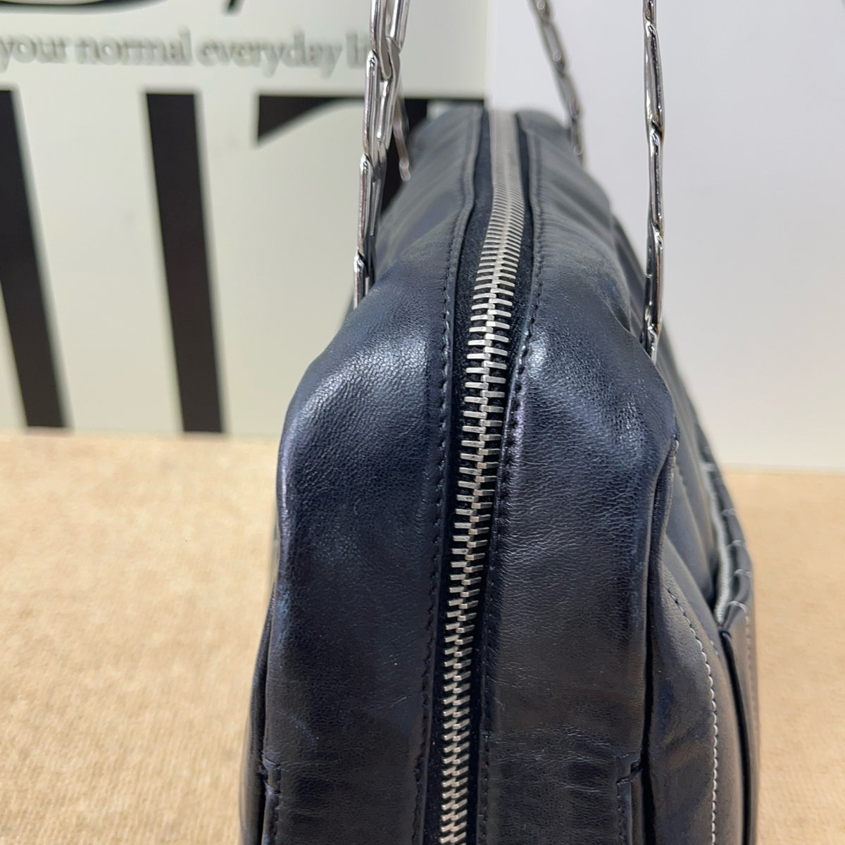 Chanel - Other - Leather - Black - (Medium)