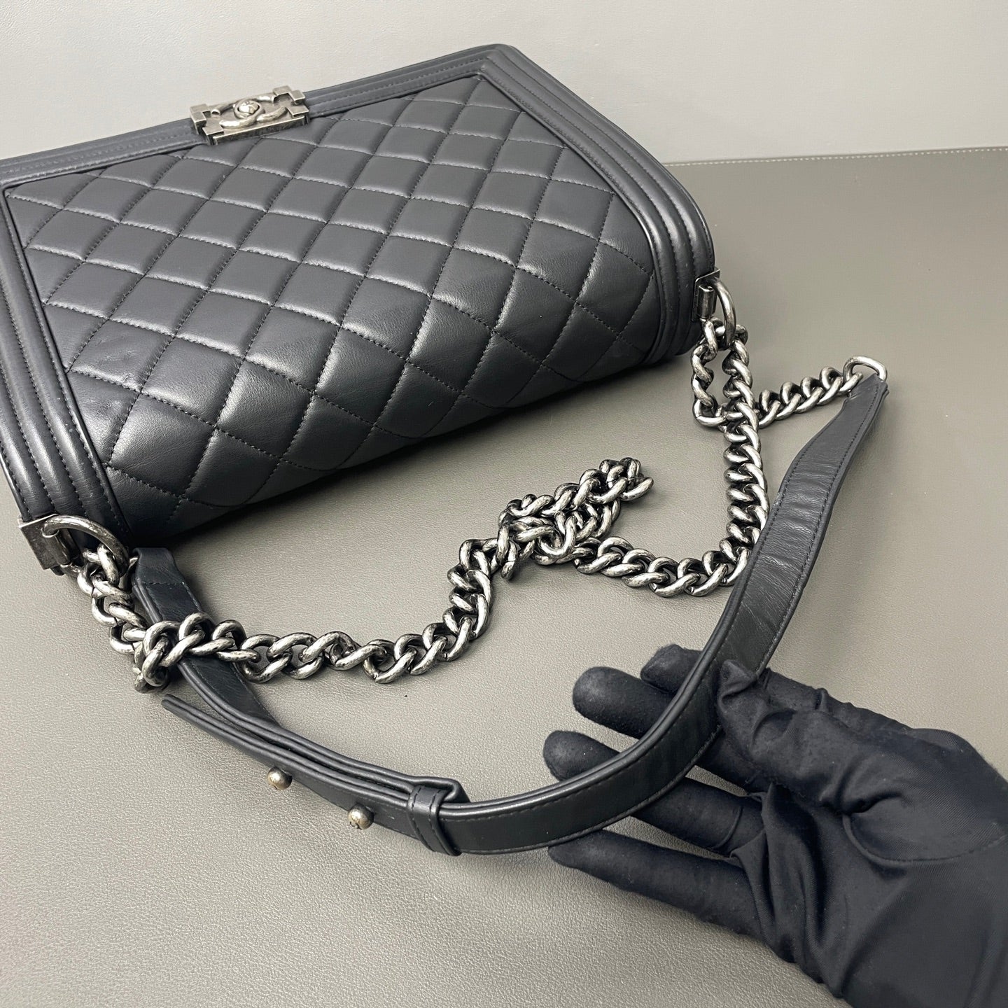 Chanel - Other - Leather - Black - (medium)