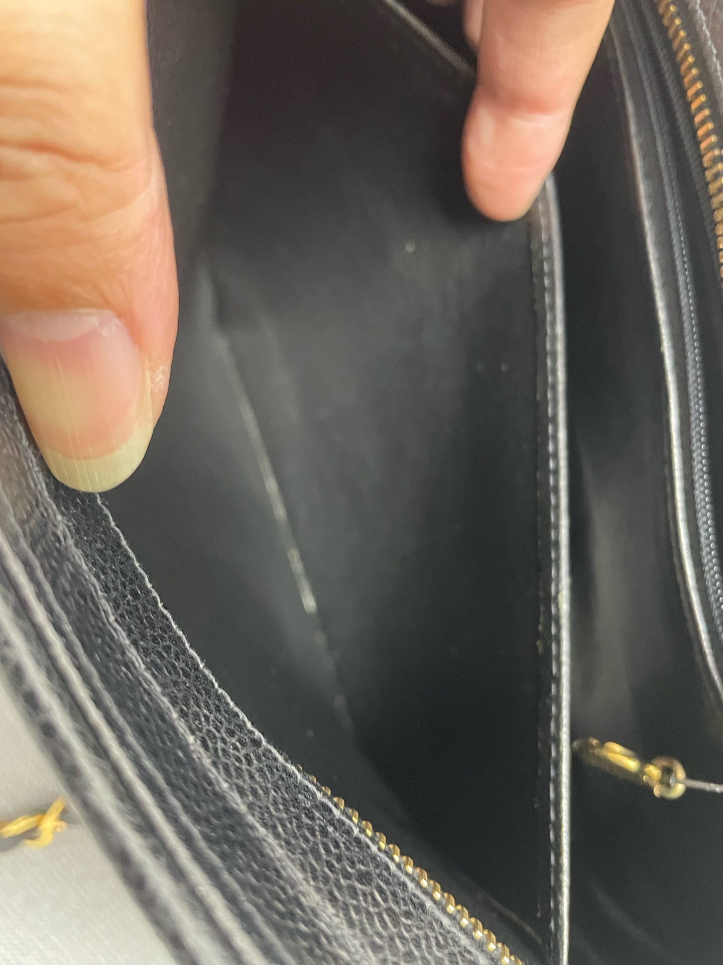Chanel - Other - Leather - Black - (medium)