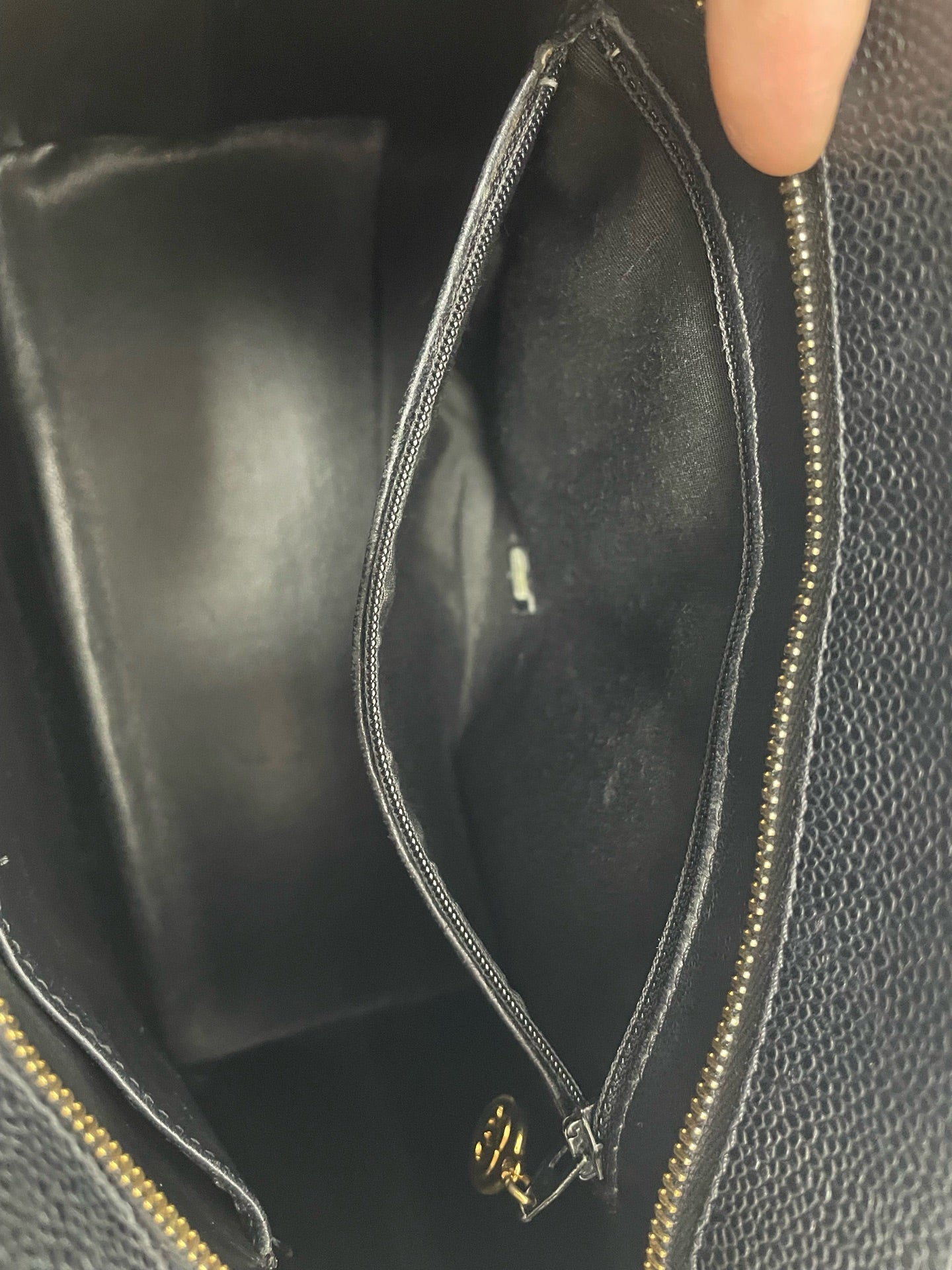 Chanel - Other - Leather - Black - (medium)