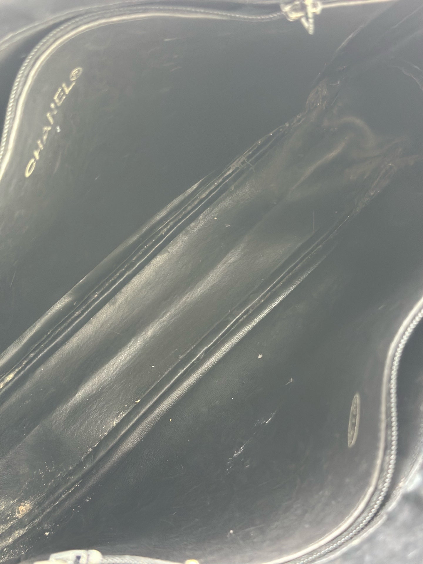 Chanel - Other - Leather - Black - (Medium)