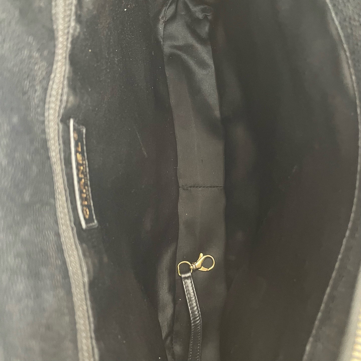 Chanel - Other - Leather - Black - (medium)