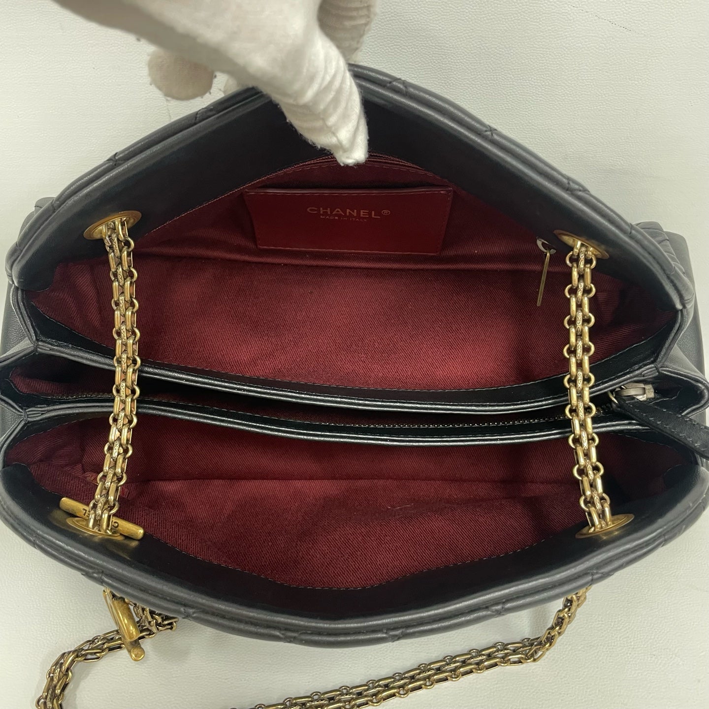 Chanel - Other - Leather - Black - (medium)