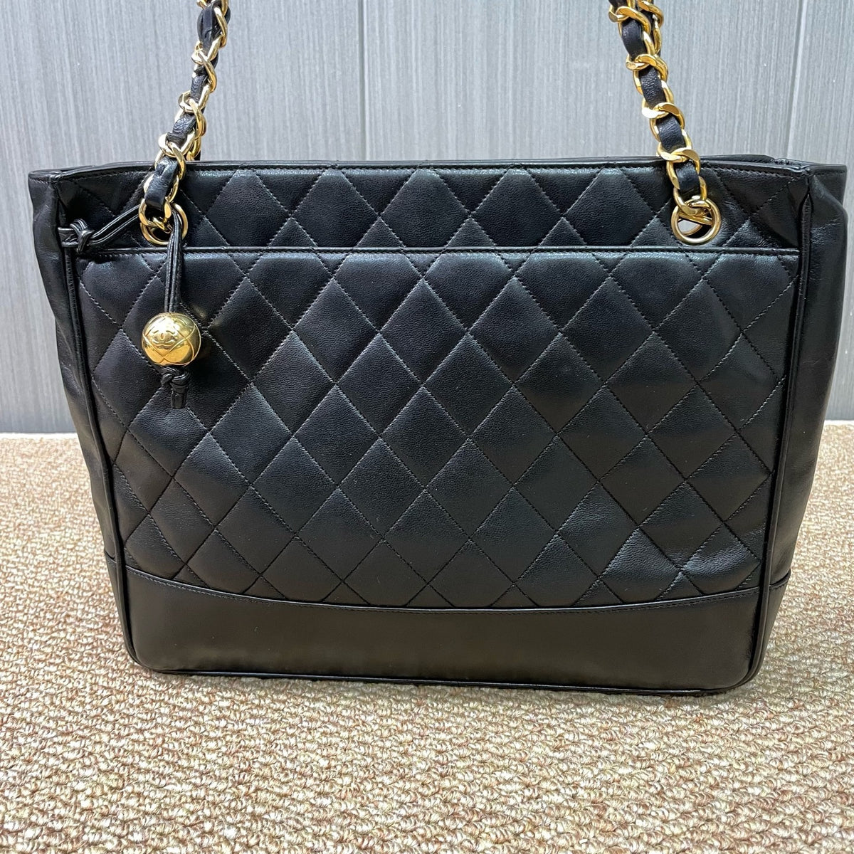 Chanel - Other - Leather - Black - (medium)