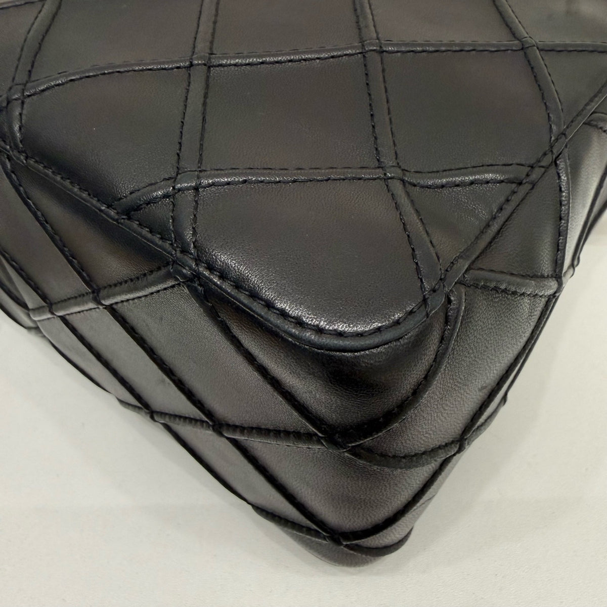 Chanel - Other - Leather - Black - (medium)