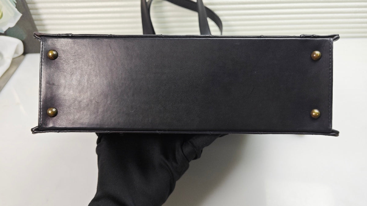 Chanel - Other - Leather - Black - (medium)