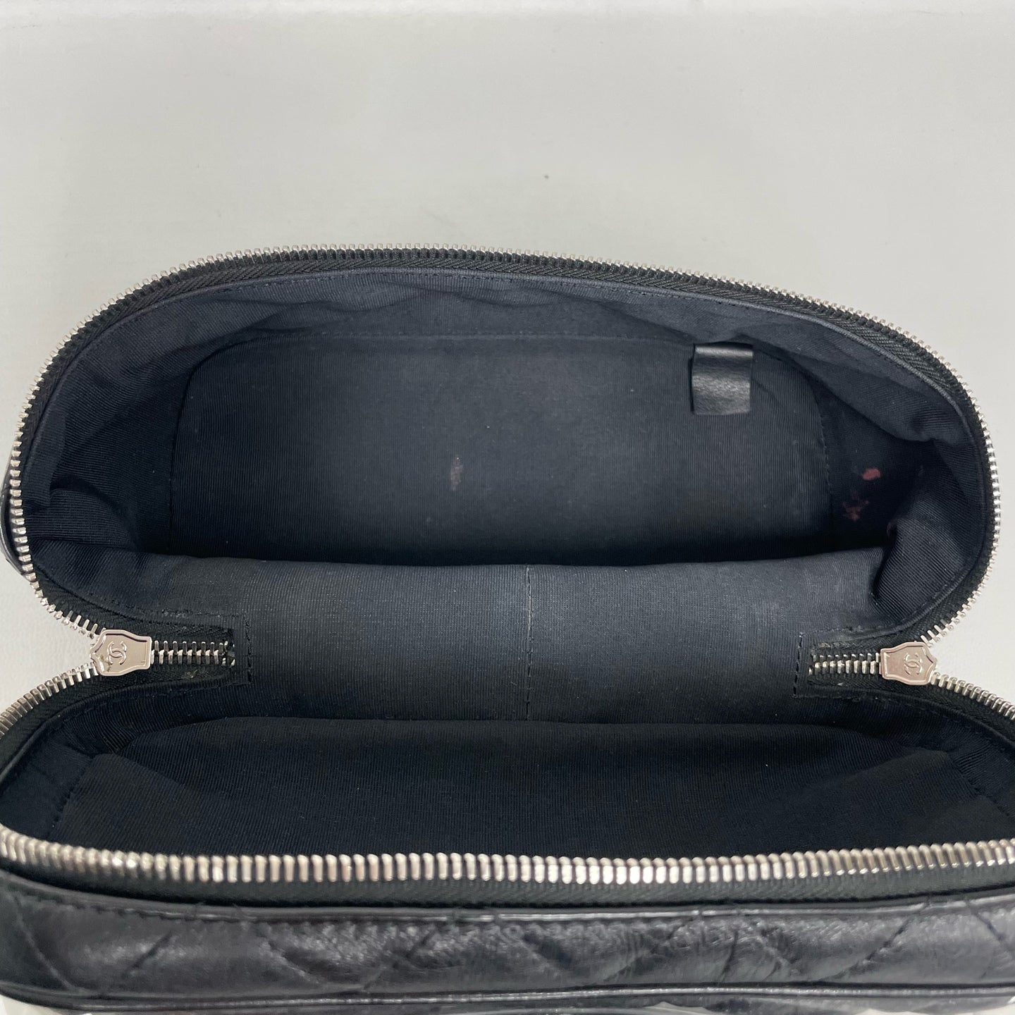 Chanel - Other - Leather - Black - (medium)