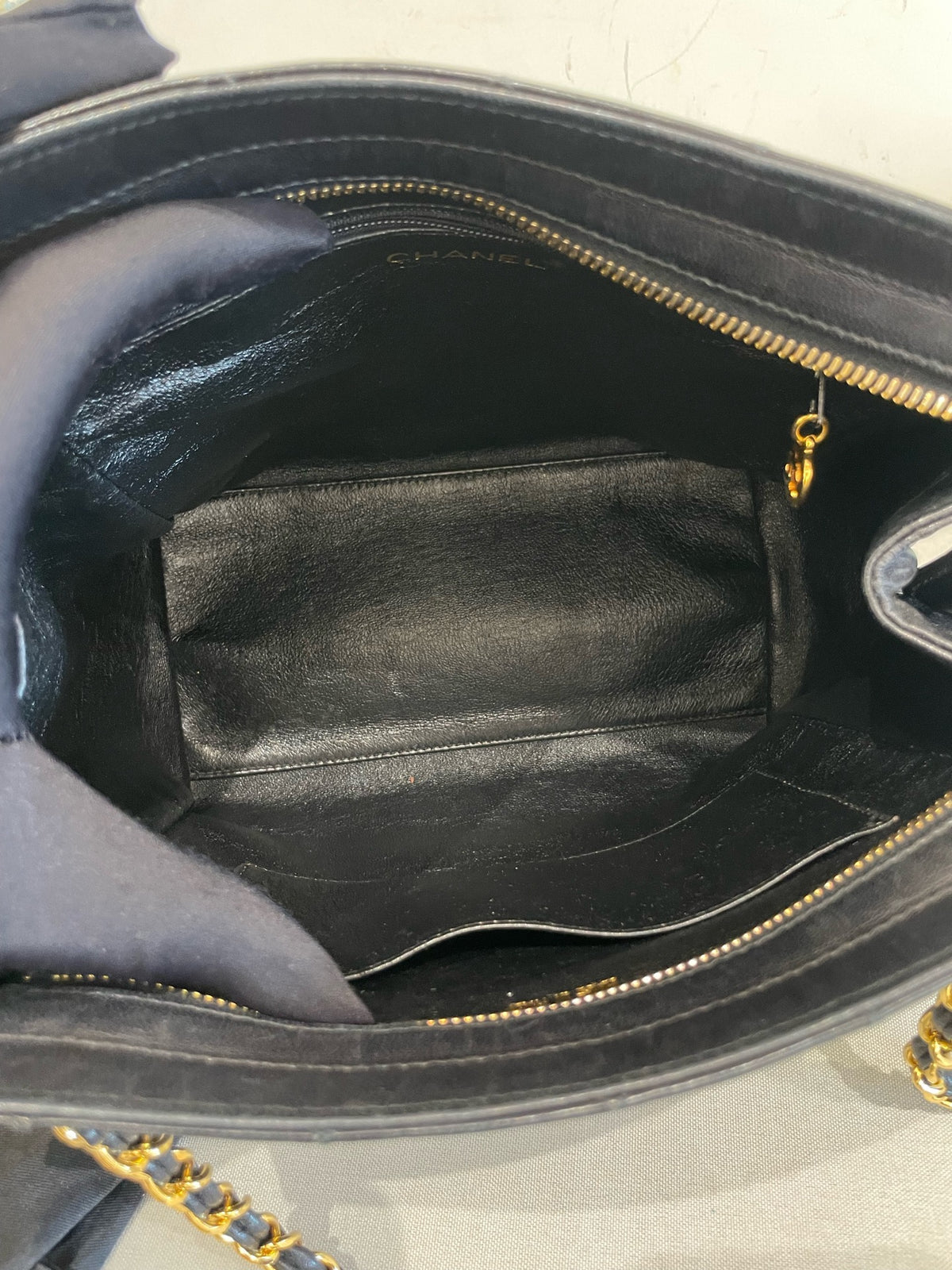 Chanel - Other - Leather - Black - (medium)