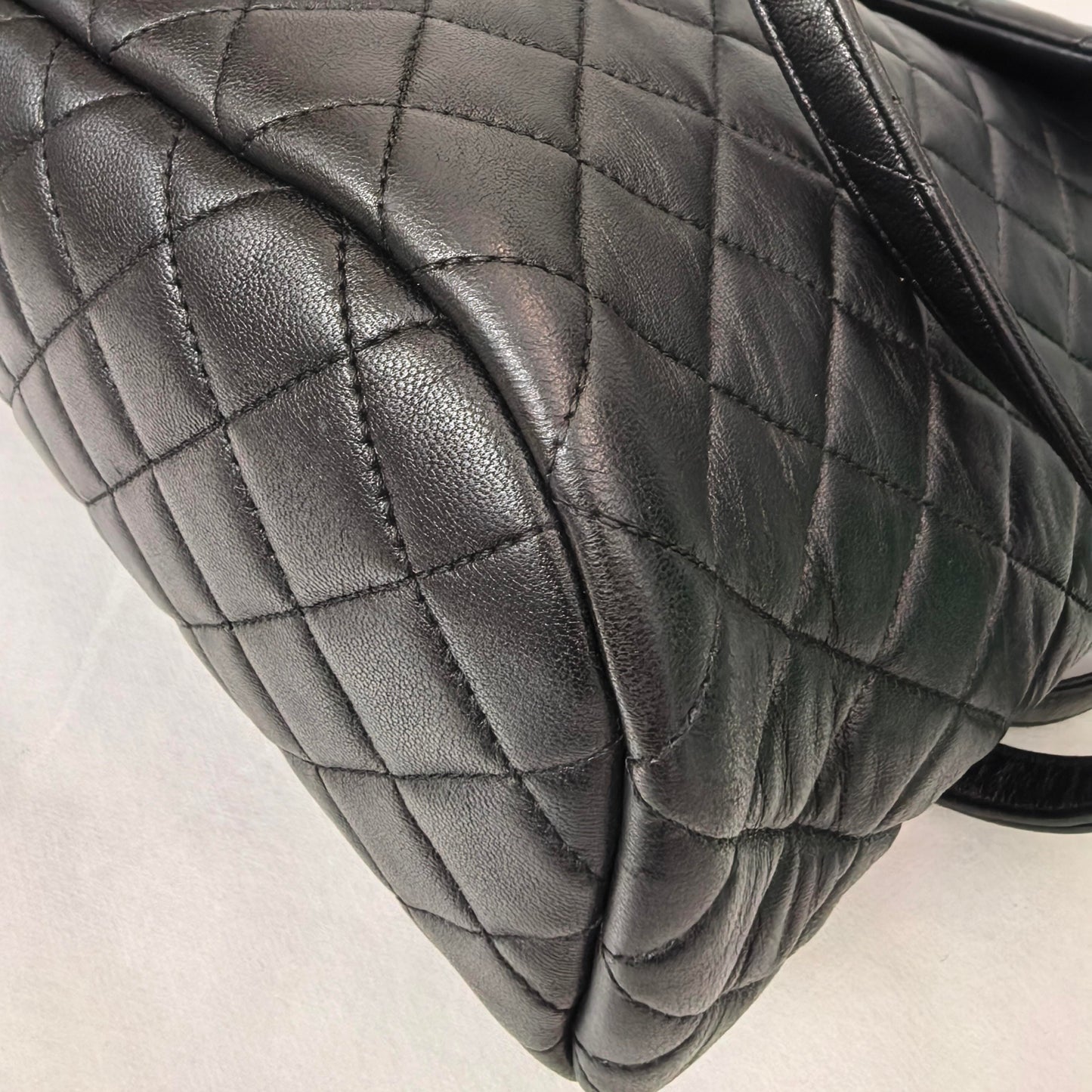 Chanel - Other - Leather - Black - (medium)