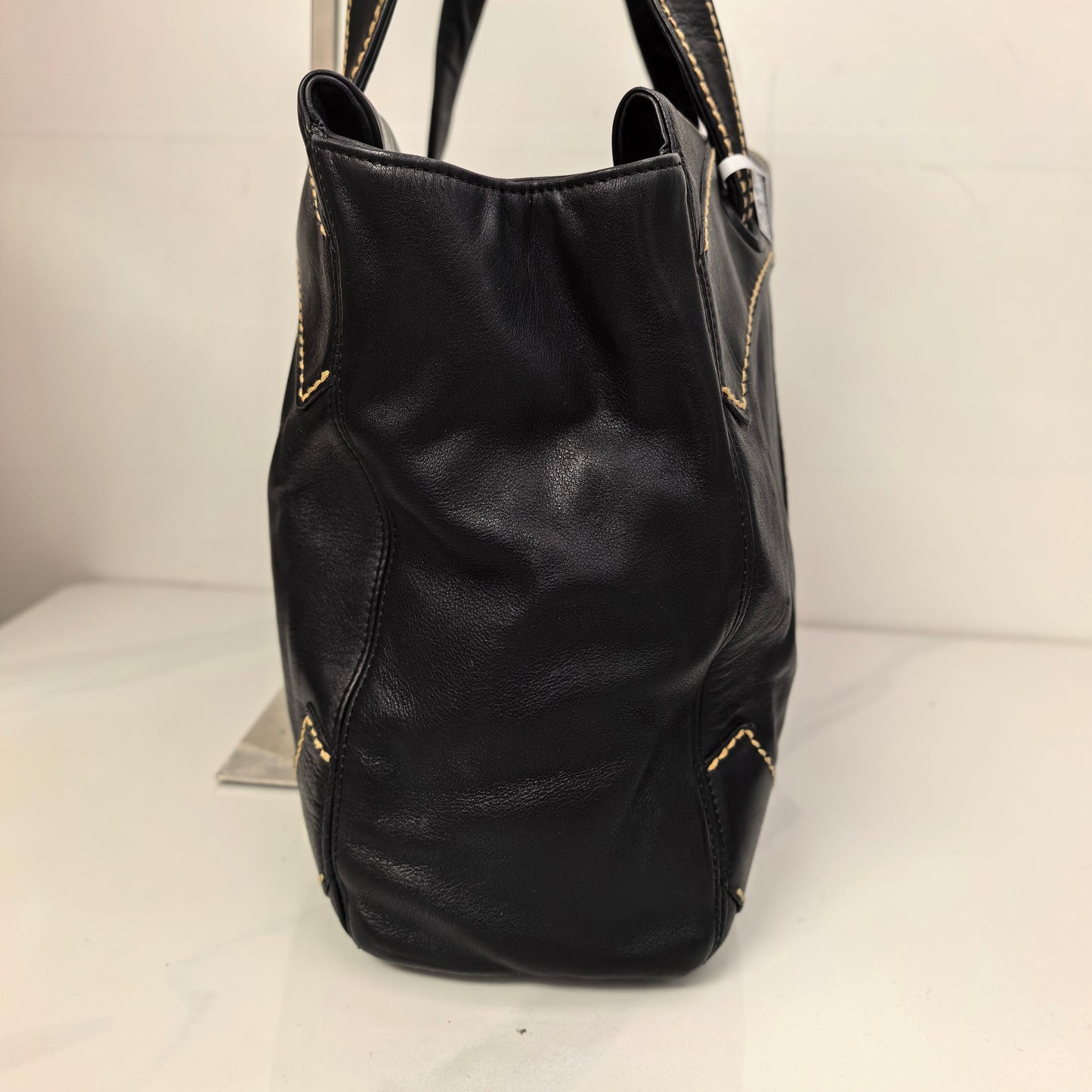 Chanel - Other - Leather - Black - (medium)