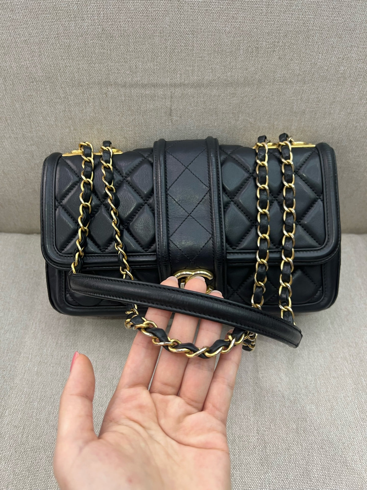Chanel - Other - Leather - Black - (medium)
