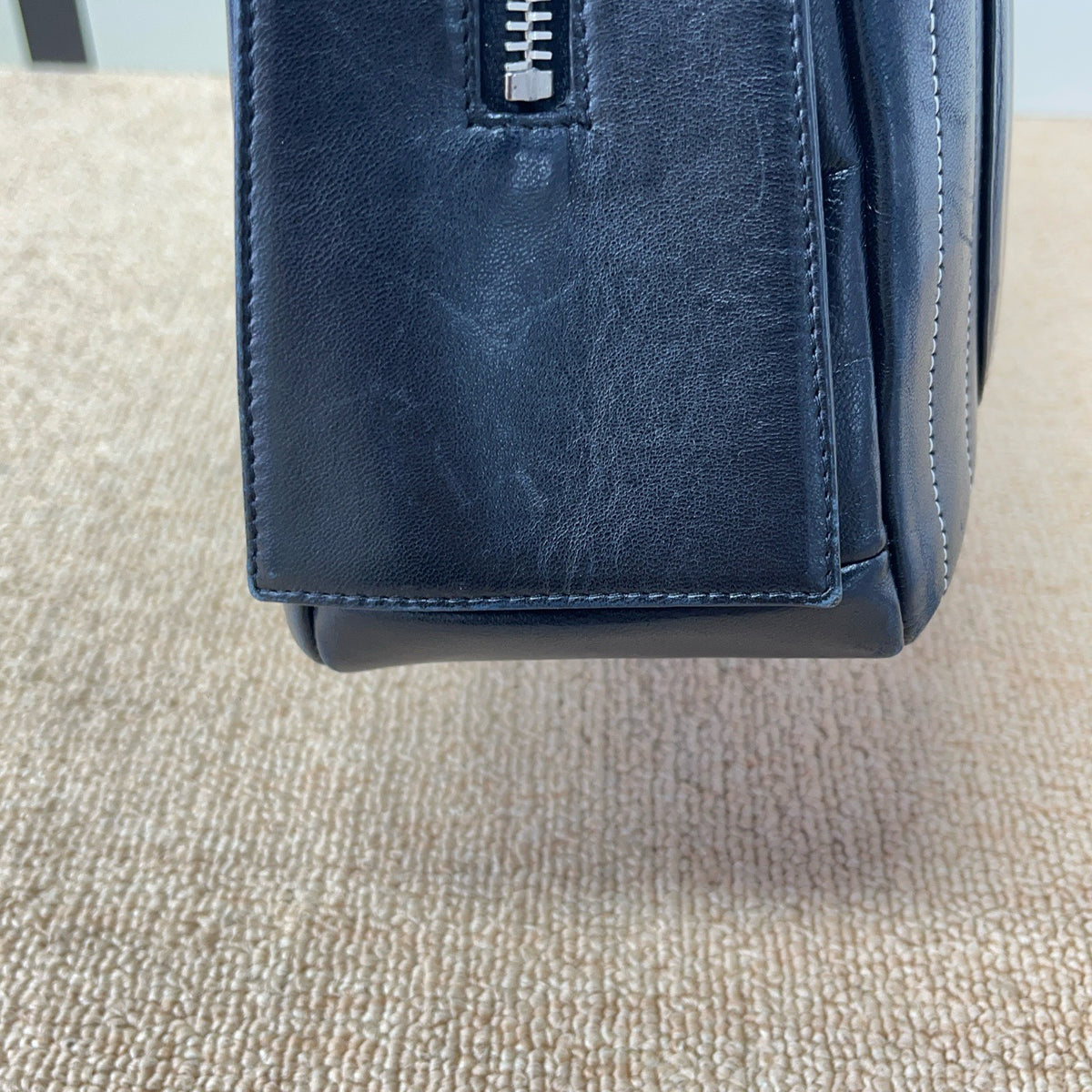 Chanel - Other - Leather - Black - (Medium)