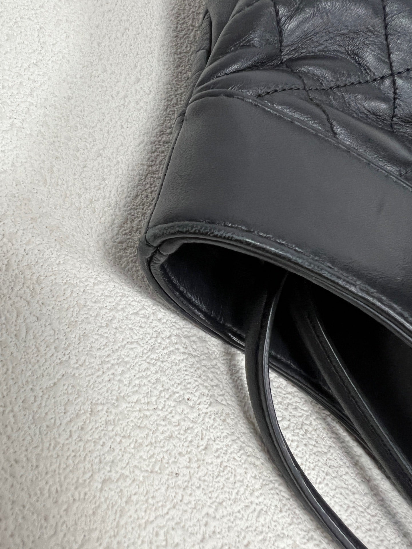 Chanel - Other - Leather - Black - (medium)