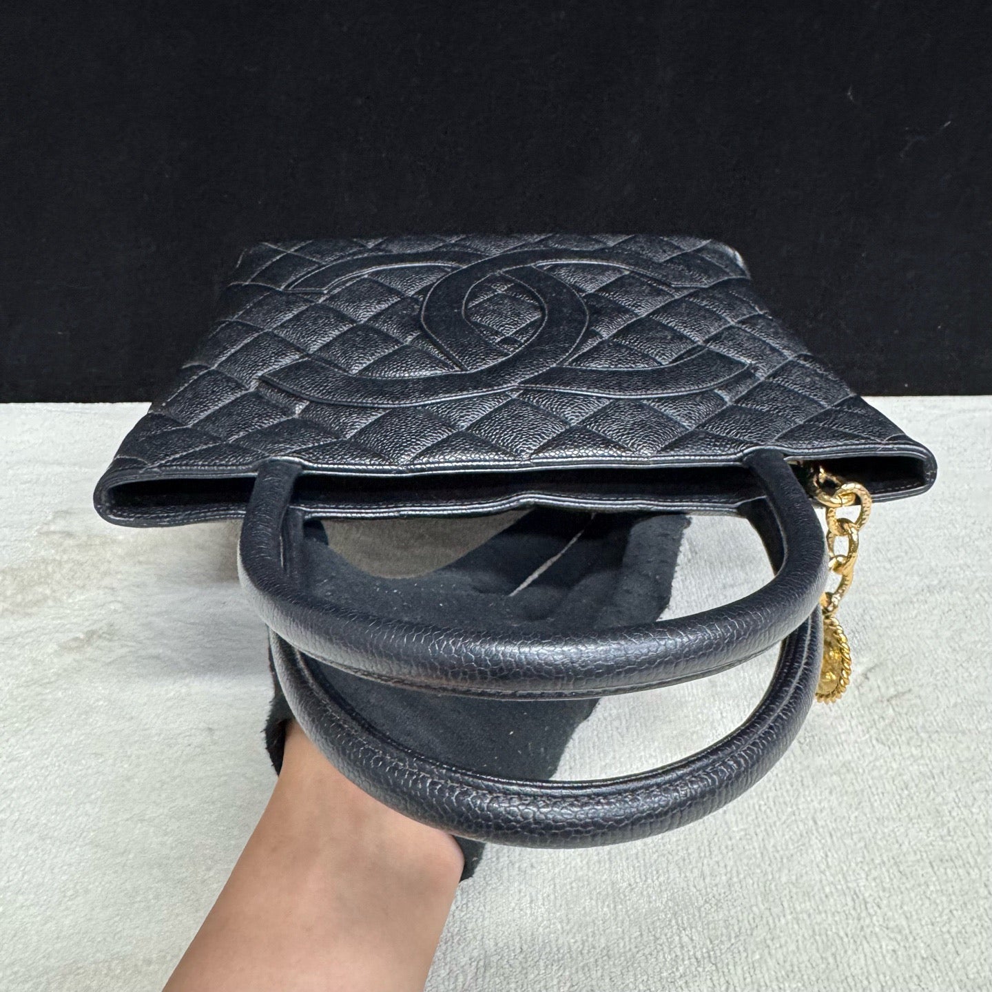 Chanel - Other - Leather - Black - (medium)