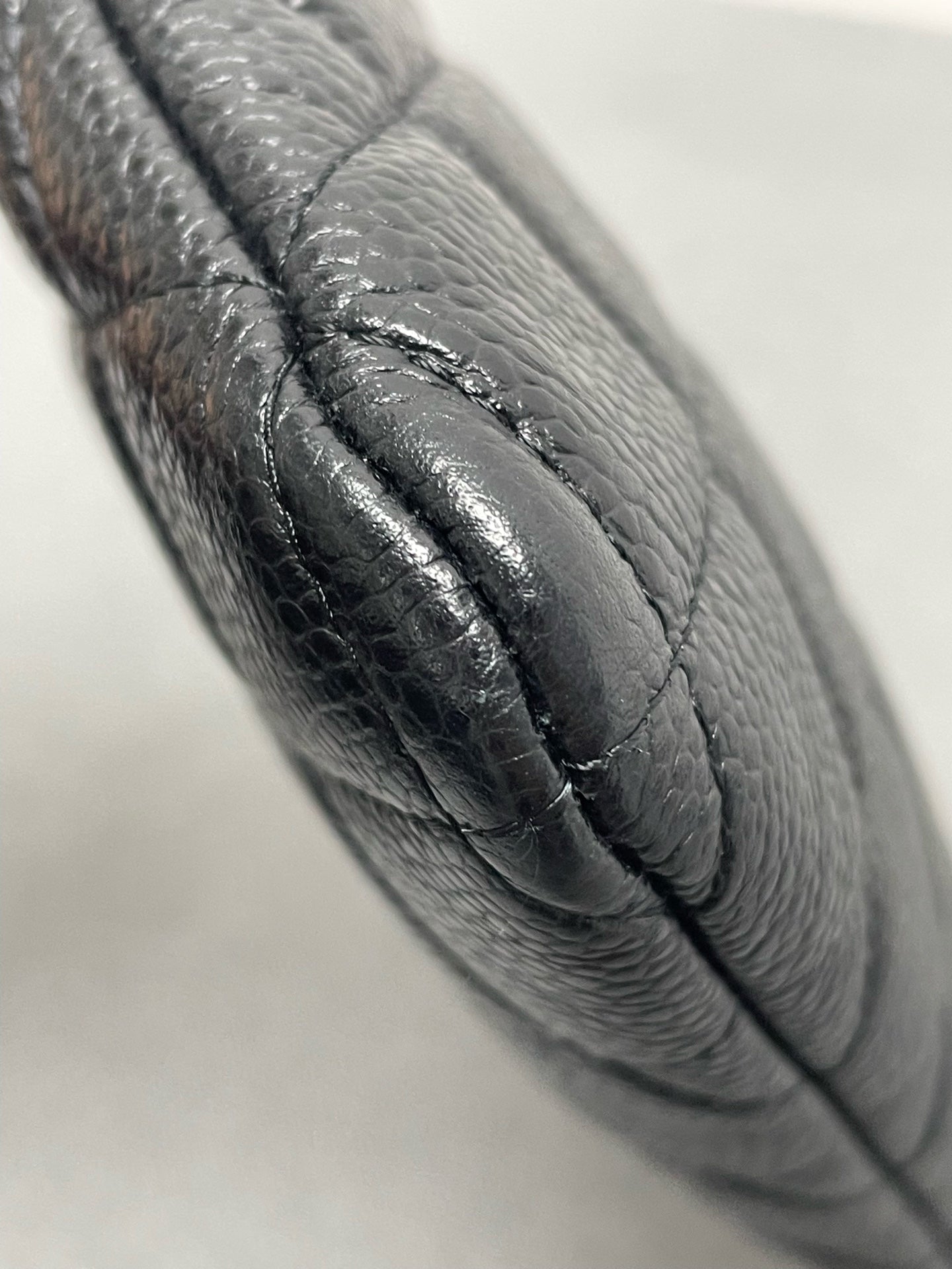 Chanel - Other - Leather - Black - (medium)