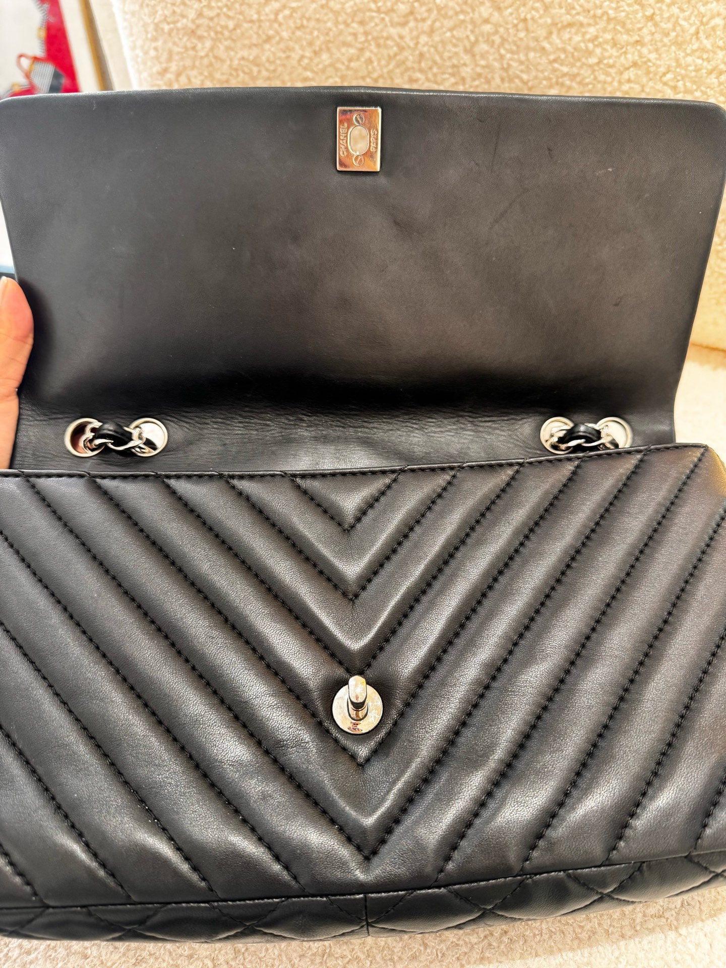 Chanel - Other - Leather - Black - (Medium)