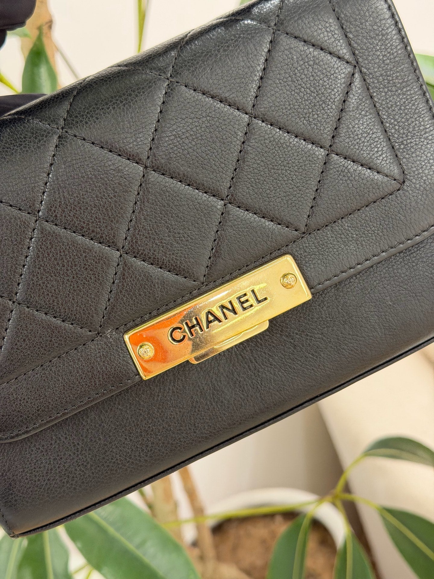 Chanel - Other - Leather - Black - (medium)