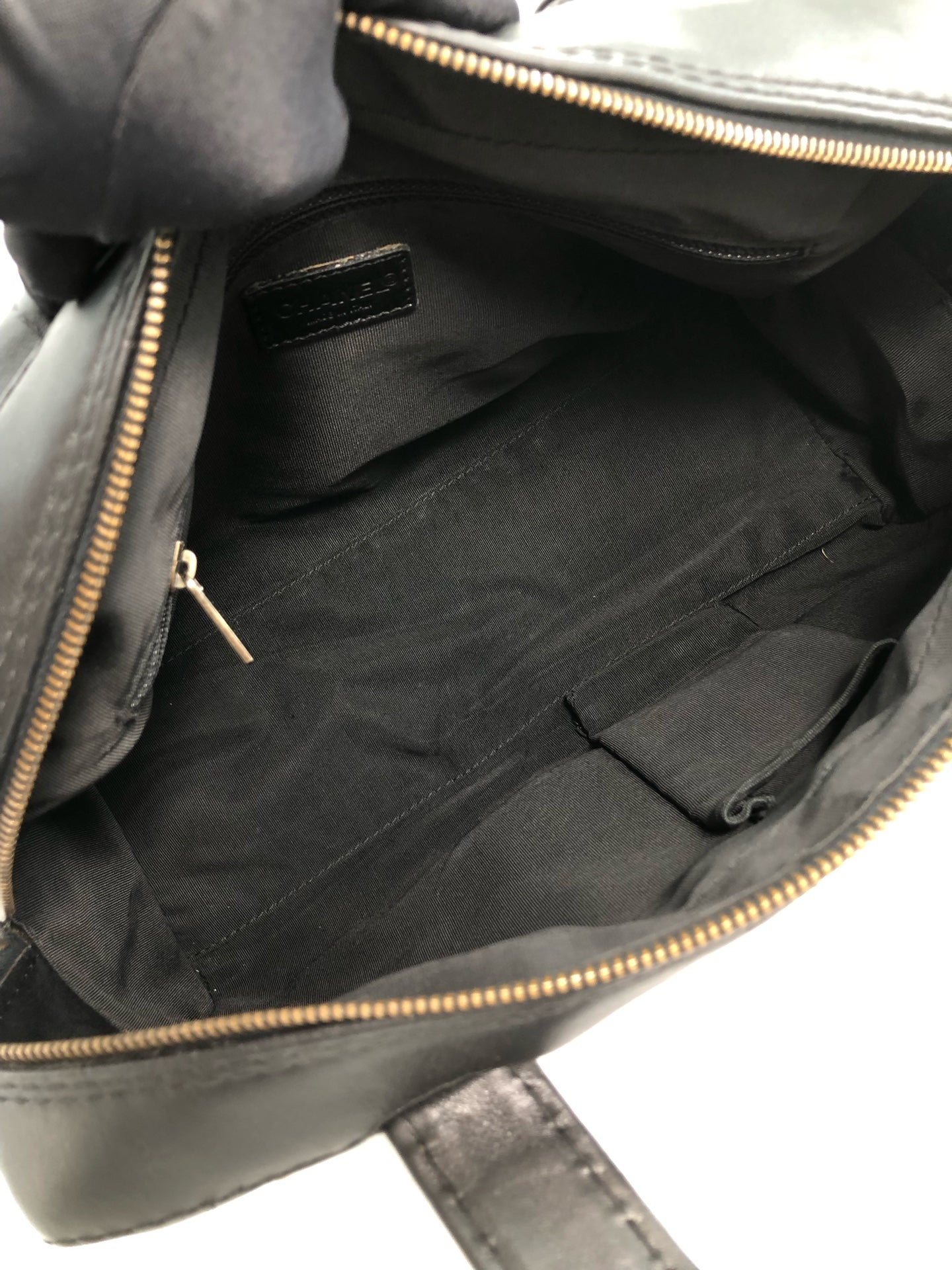 Chanel - Other - Leather - Black - (medium)