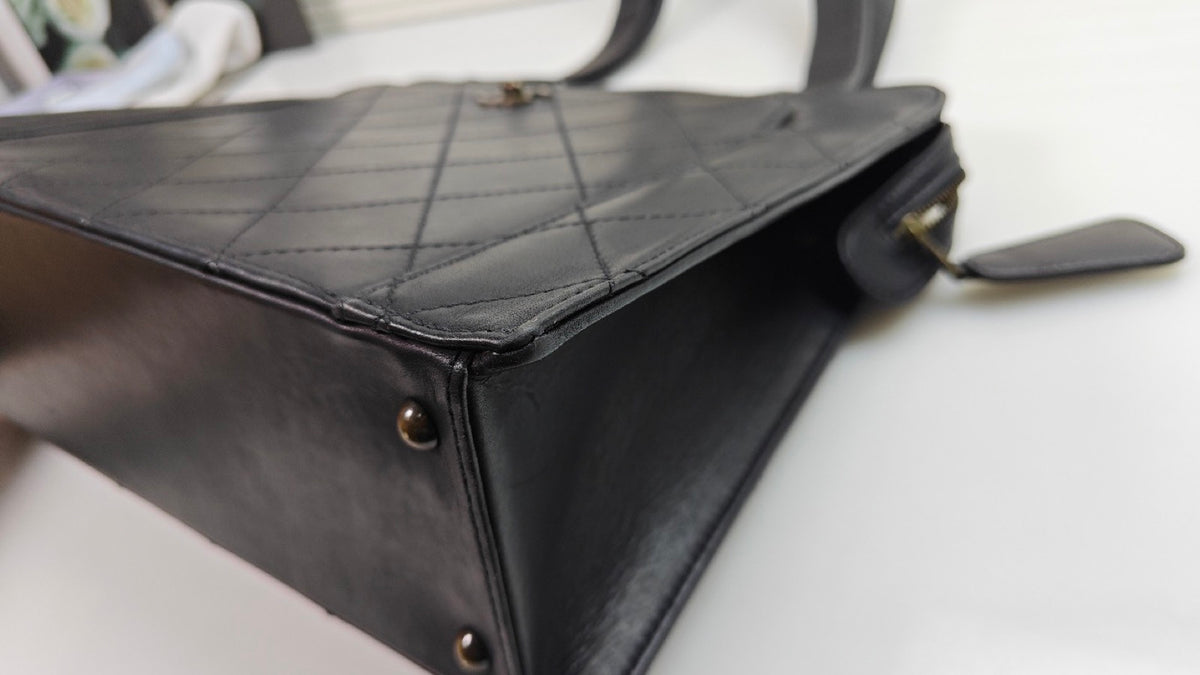 Chanel - Other - Leather - Black - (medium)