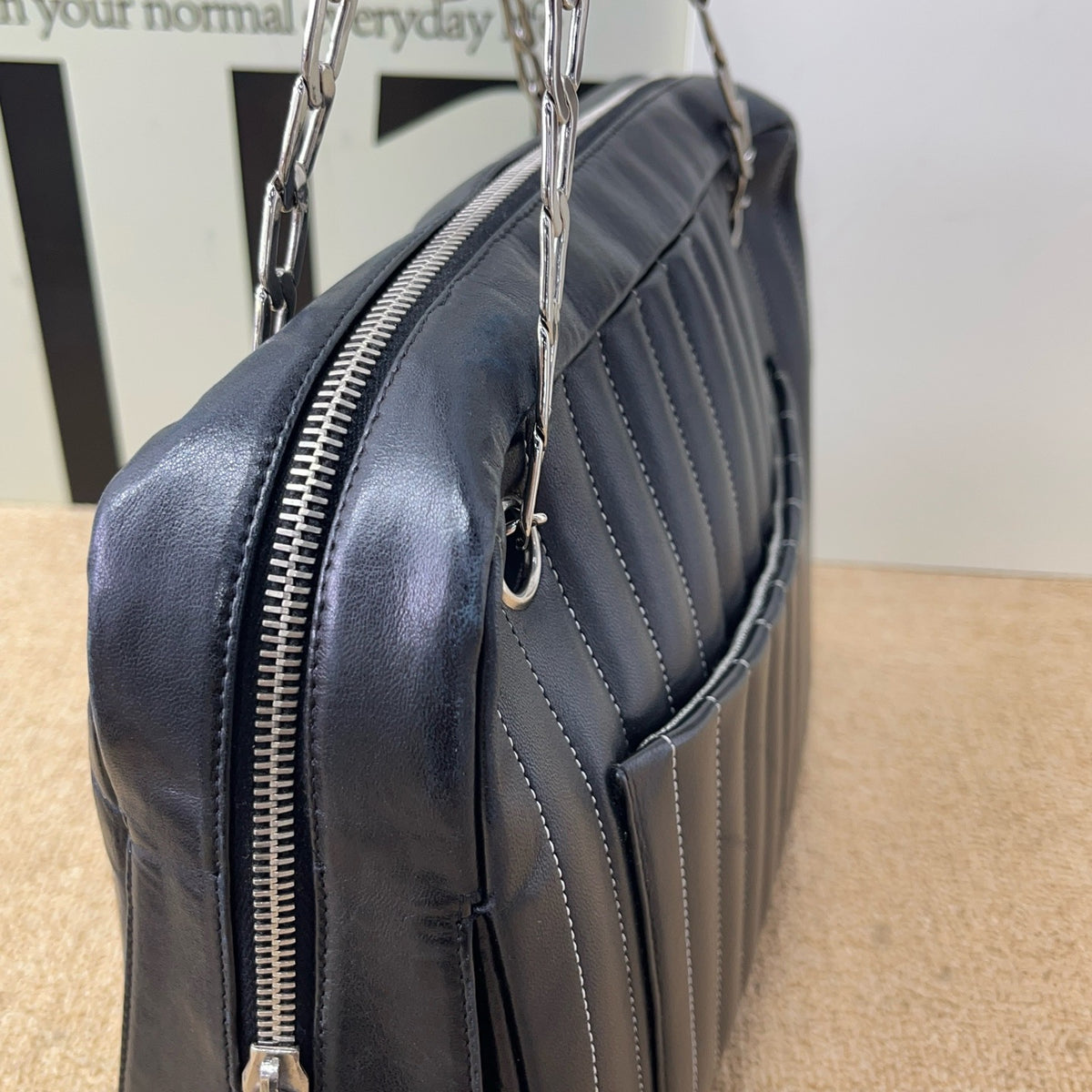 Chanel - Other - Leather - Black - (Medium)
