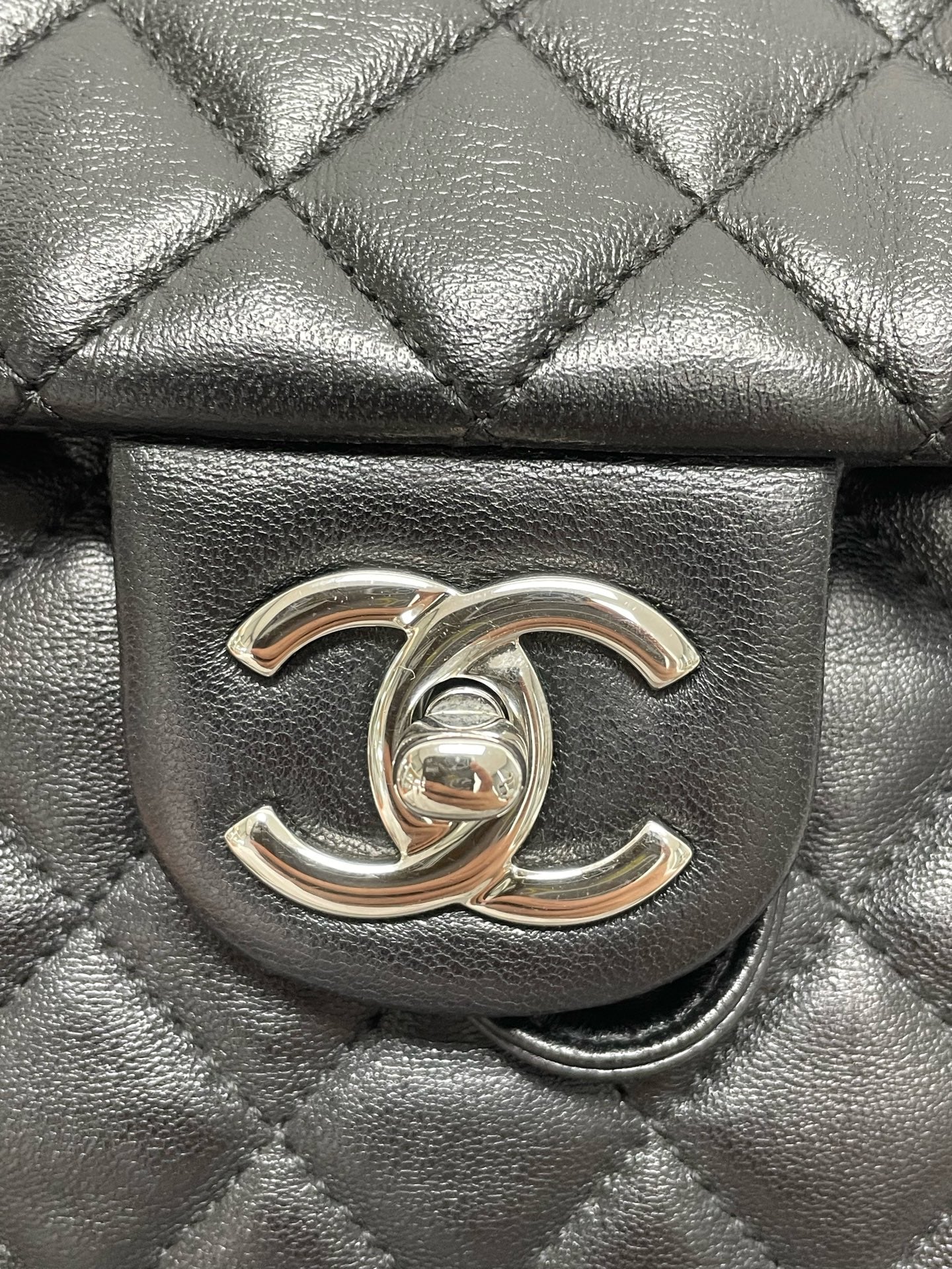 Chanel - Other - Leather - Black - (medium)