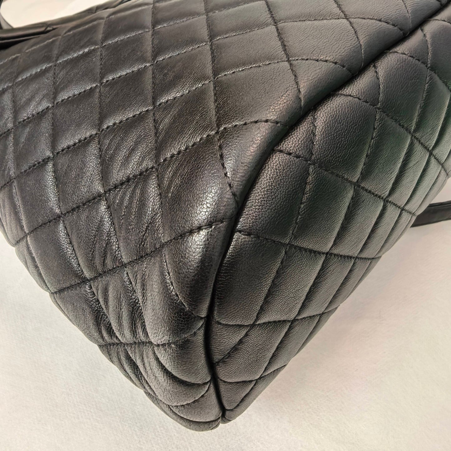 Chanel - Other - Leather - Black - (medium)