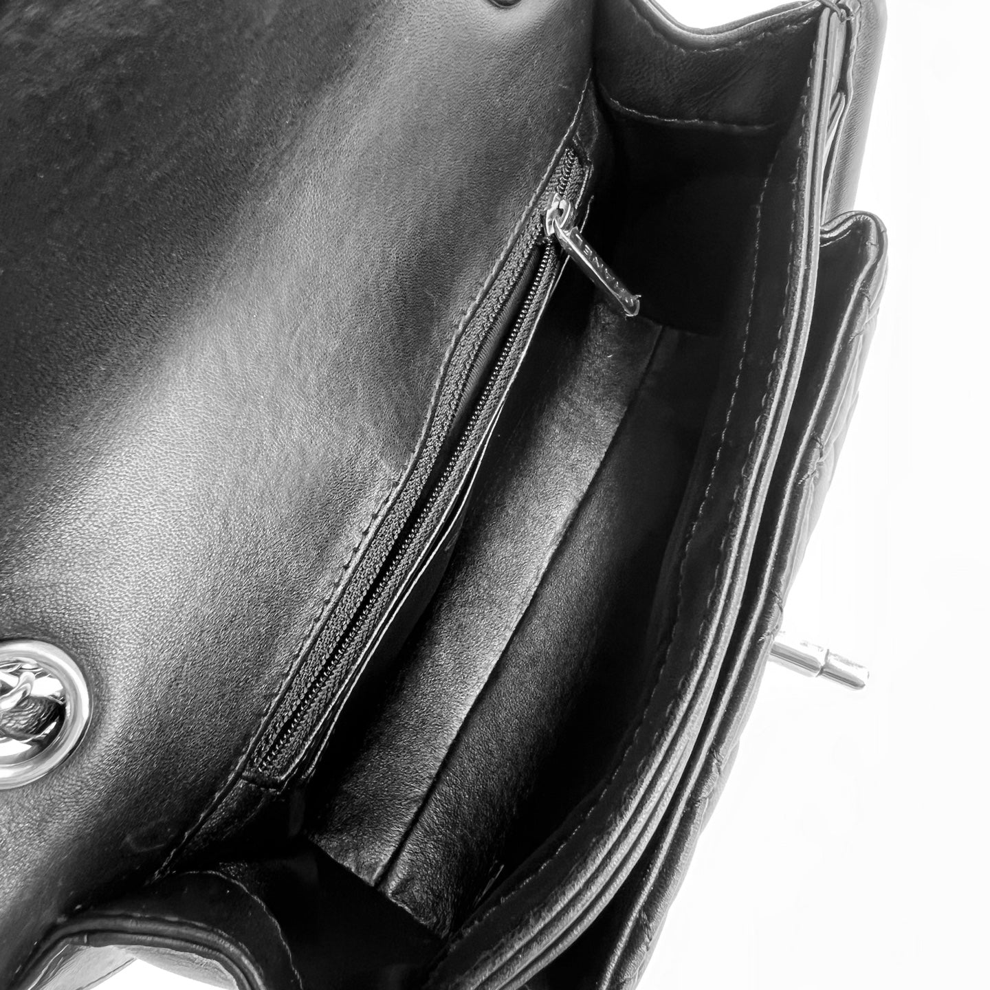 Chanel - Other - Leather - Black - (medium)