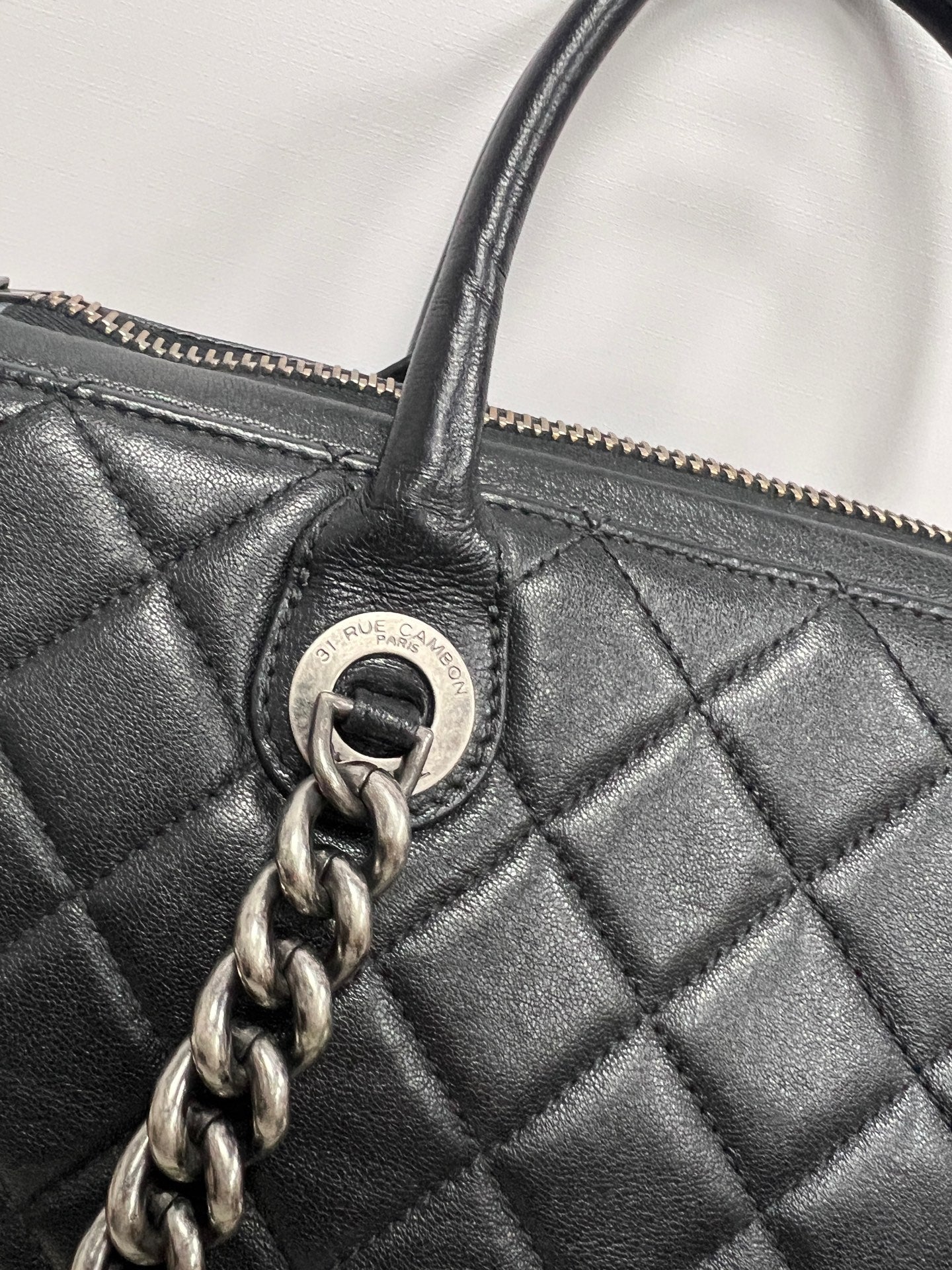 Chanel - Other - Leather - Black - (medium)