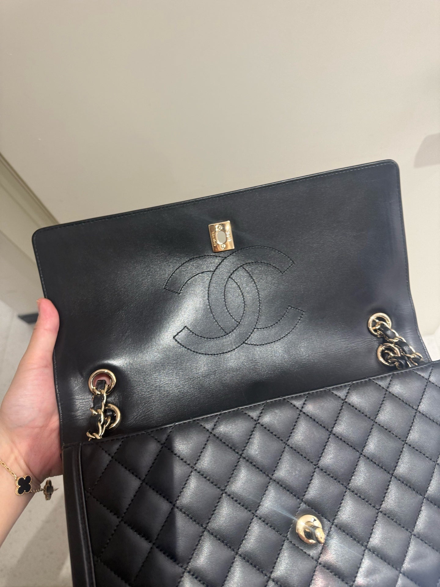 Chanel - Other - Leather - Black - (medium)