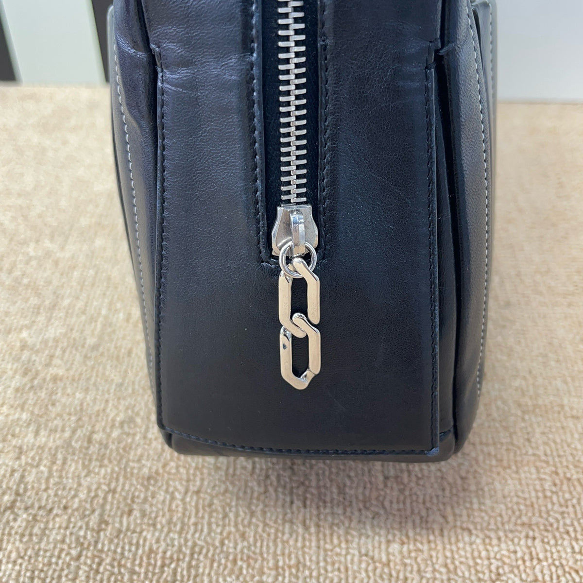 Chanel - Other - Leather - Black - (Medium)