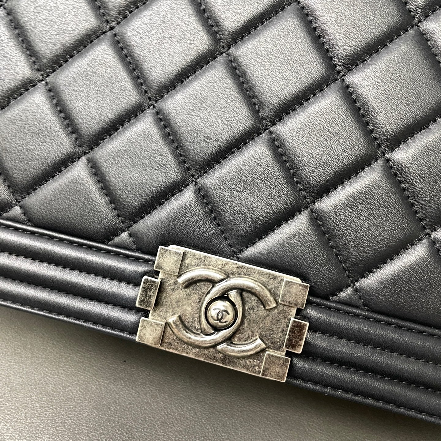 Chanel - Other - Leather - Black - (medium)