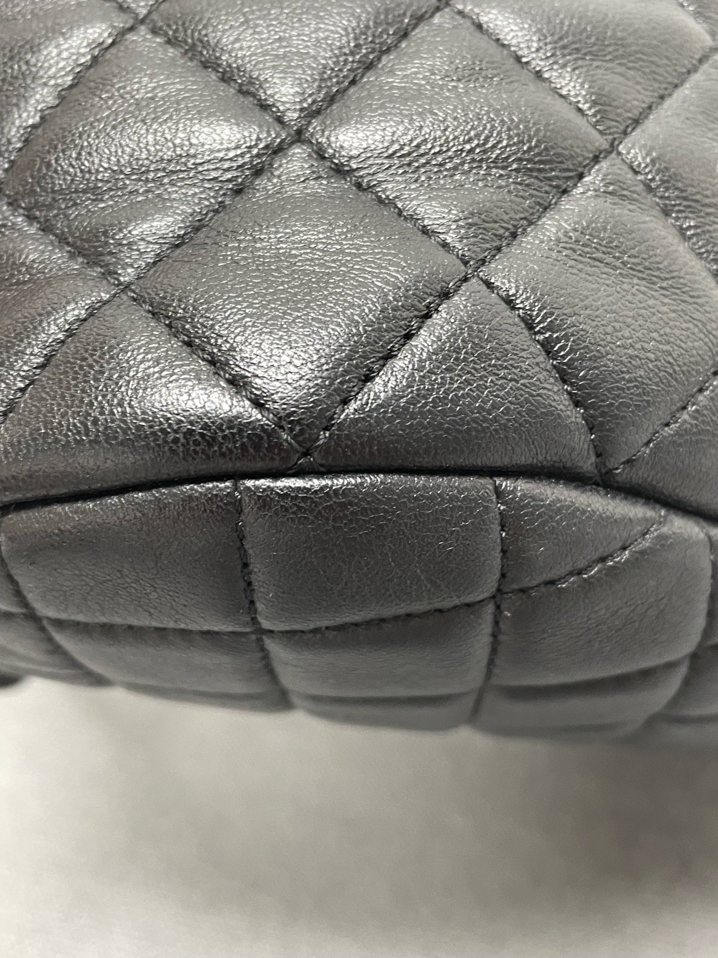 Chanel - Other - Leather - Black - (medium)