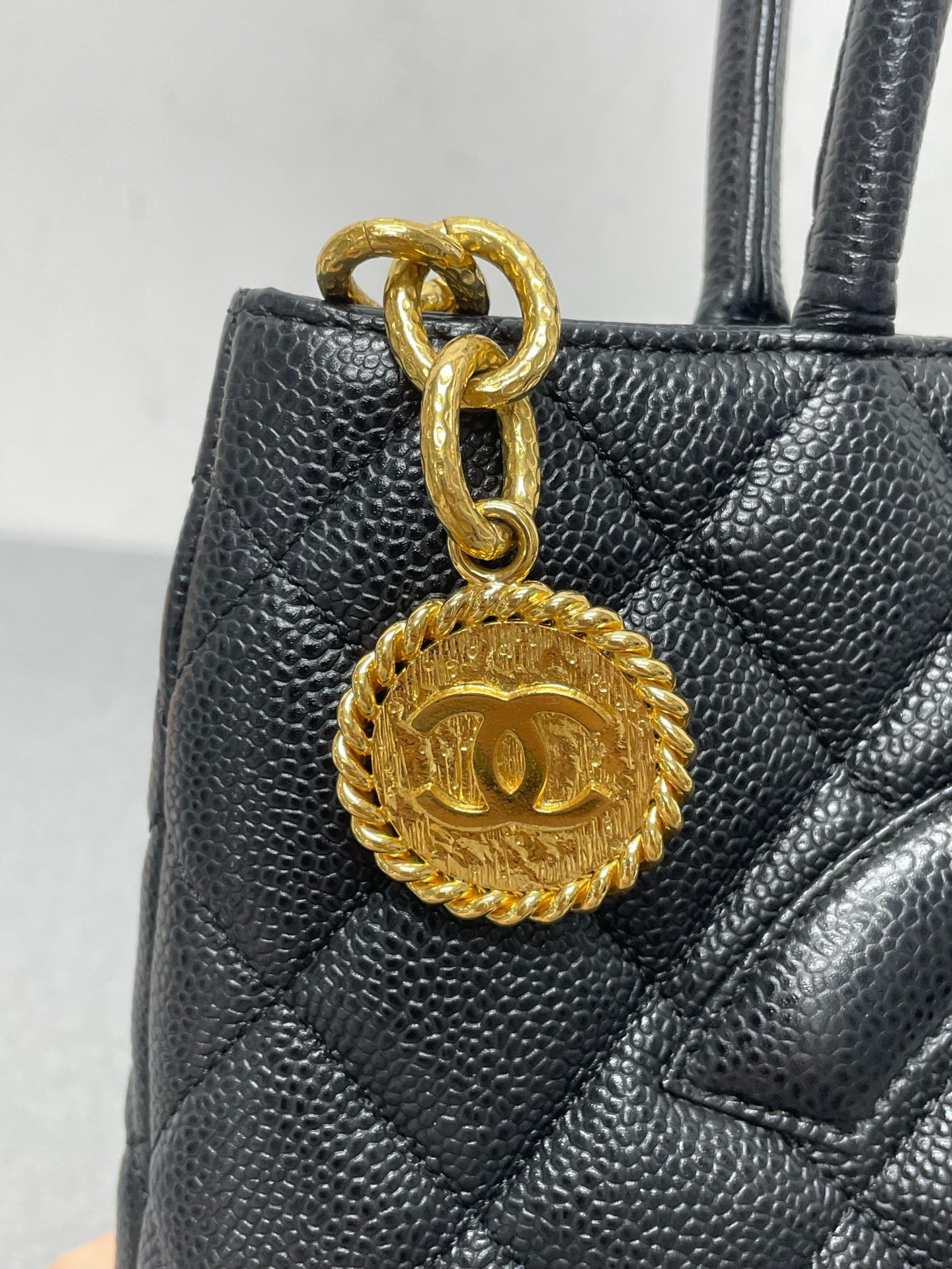 Chanel - Other - Leather - Black - (medium)
