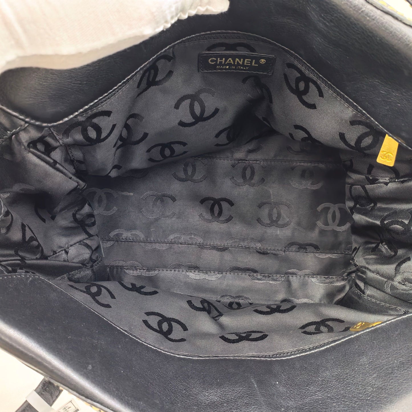 Chanel - Other - Leather - Black - (medium)