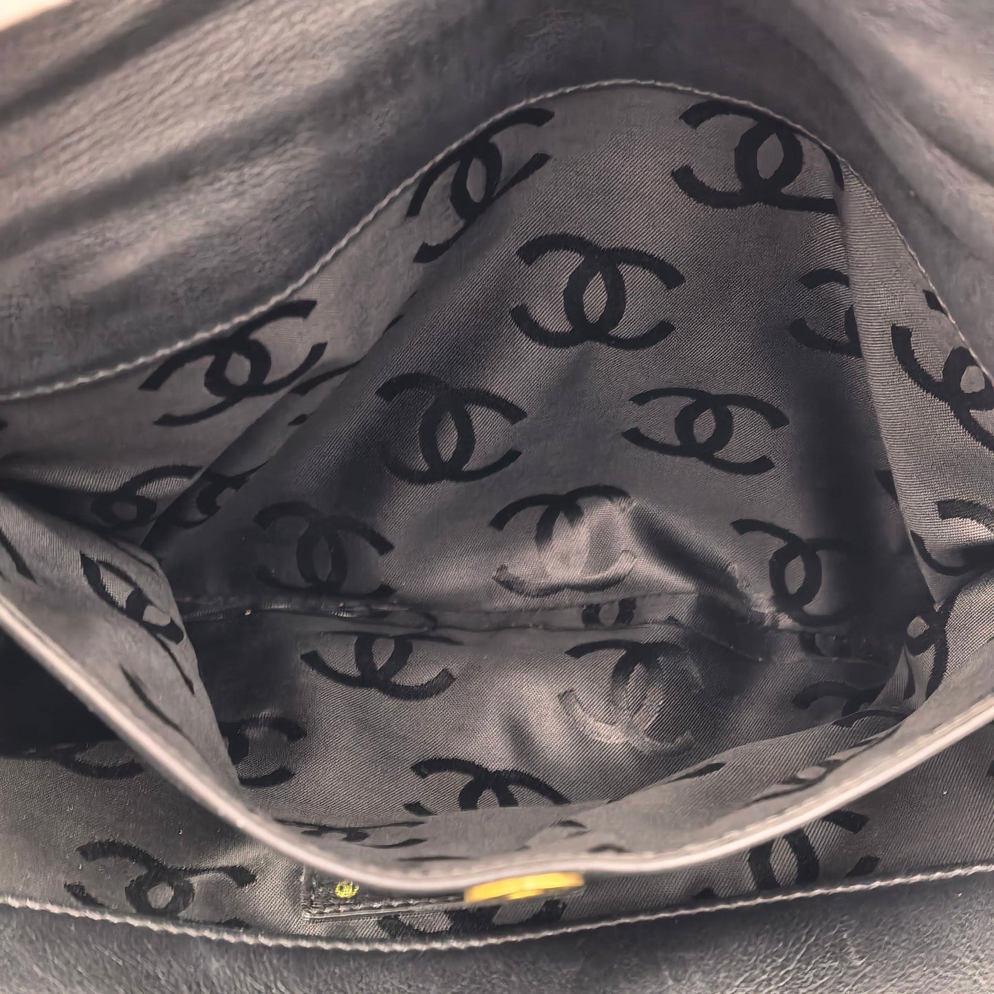 Chanel - Other - Leather - Black - (medium)