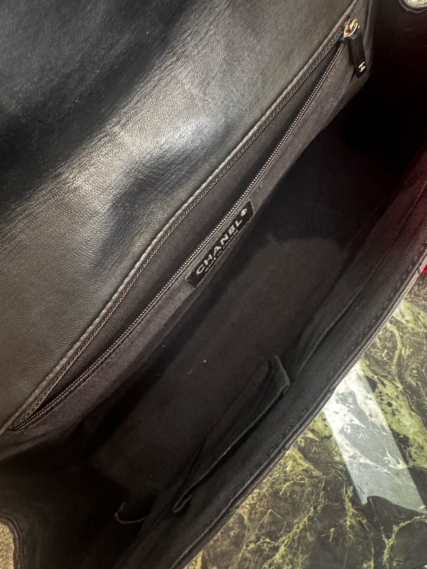 Chanel - Other - Leather - Black - (Medium)