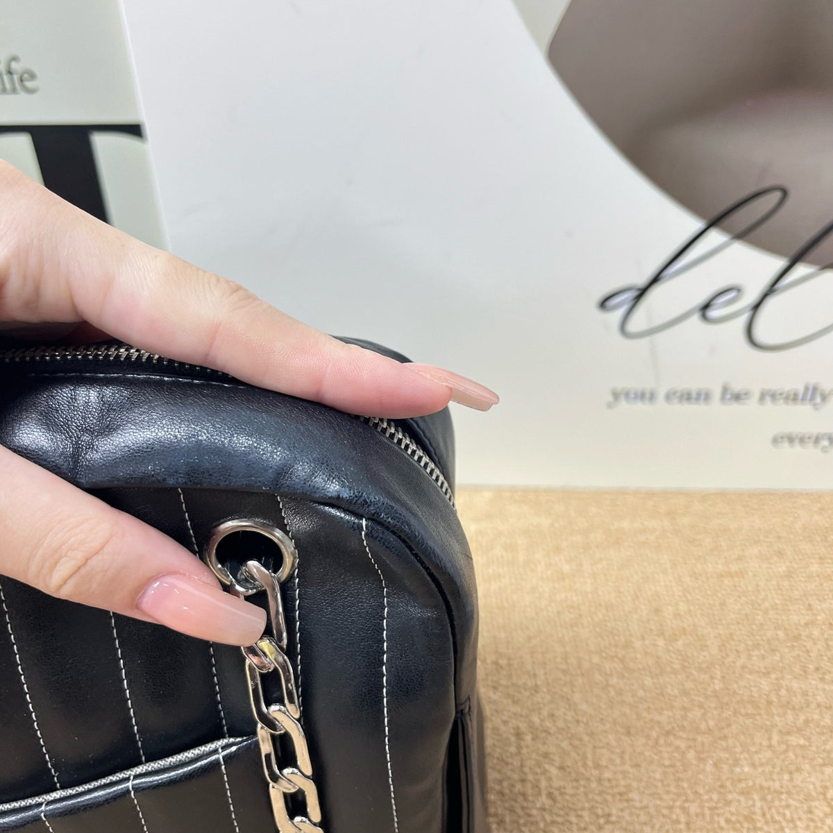 Chanel - Other - Leather - Black - (Medium)
