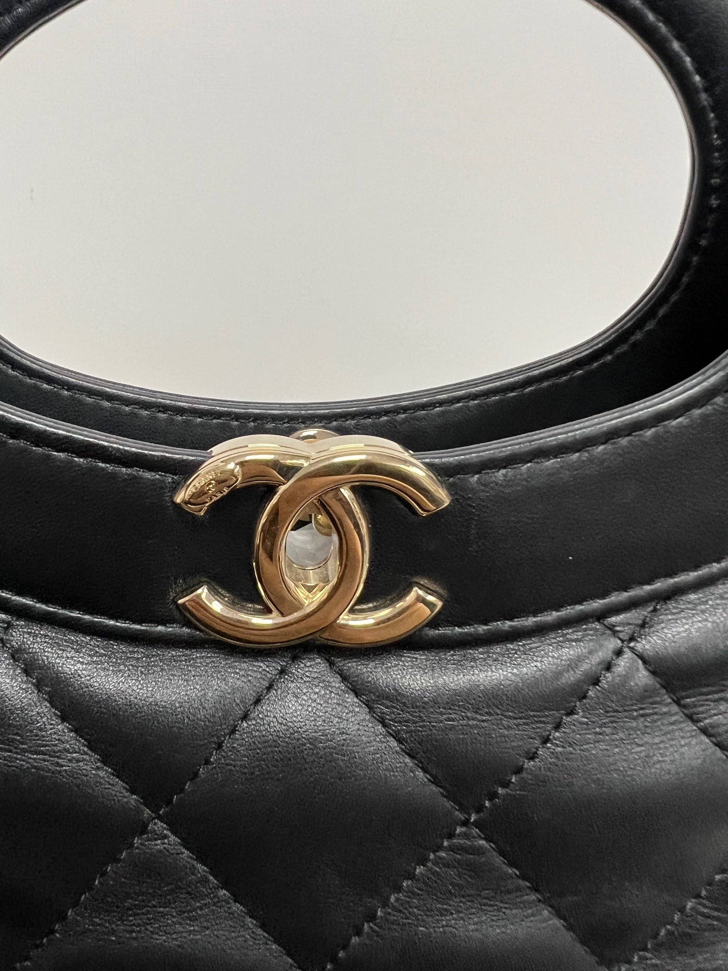 Chanel - Other - Leather - Black - (medium)