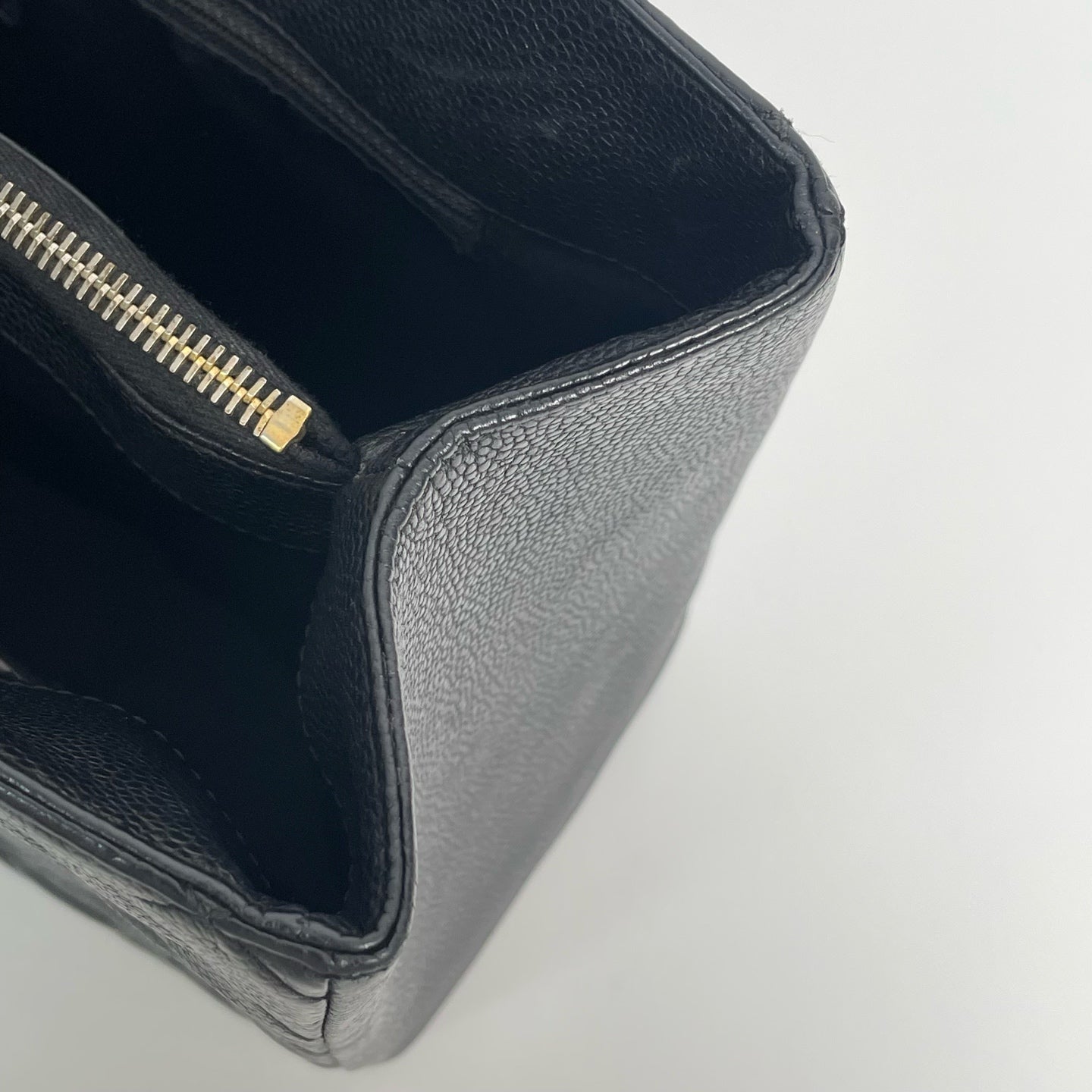 Chanel - Other - Leather - Black - (medium)