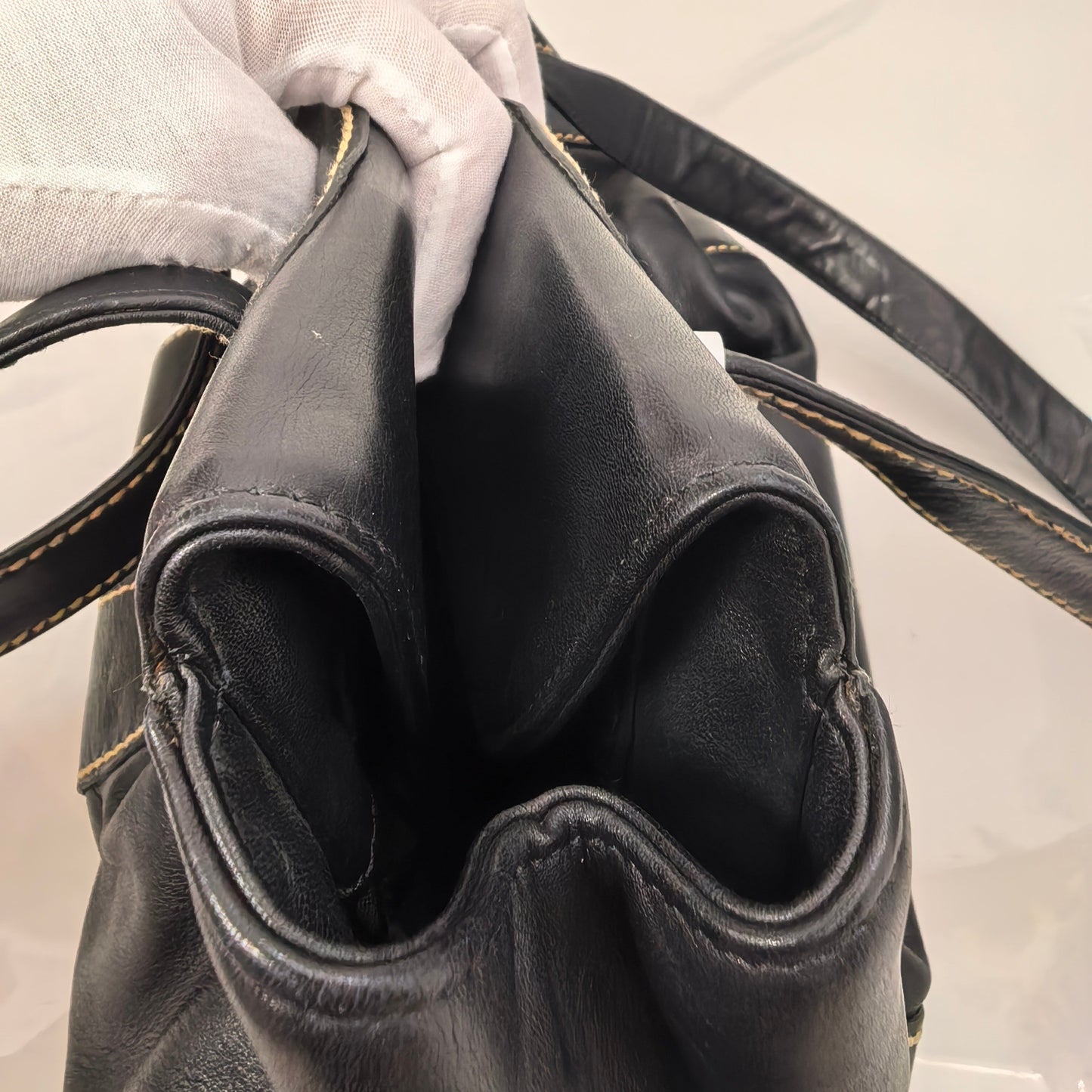Chanel - Other - Leather - Black - (medium)