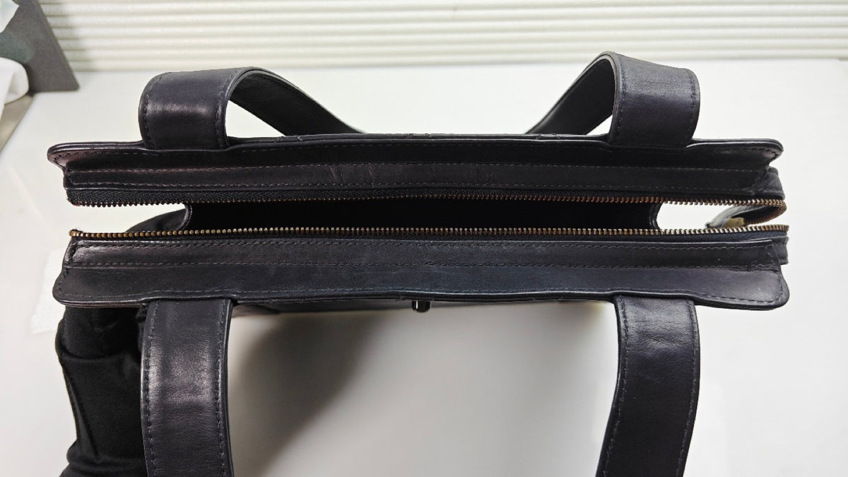Chanel - Other - Leather - Black - (medium)