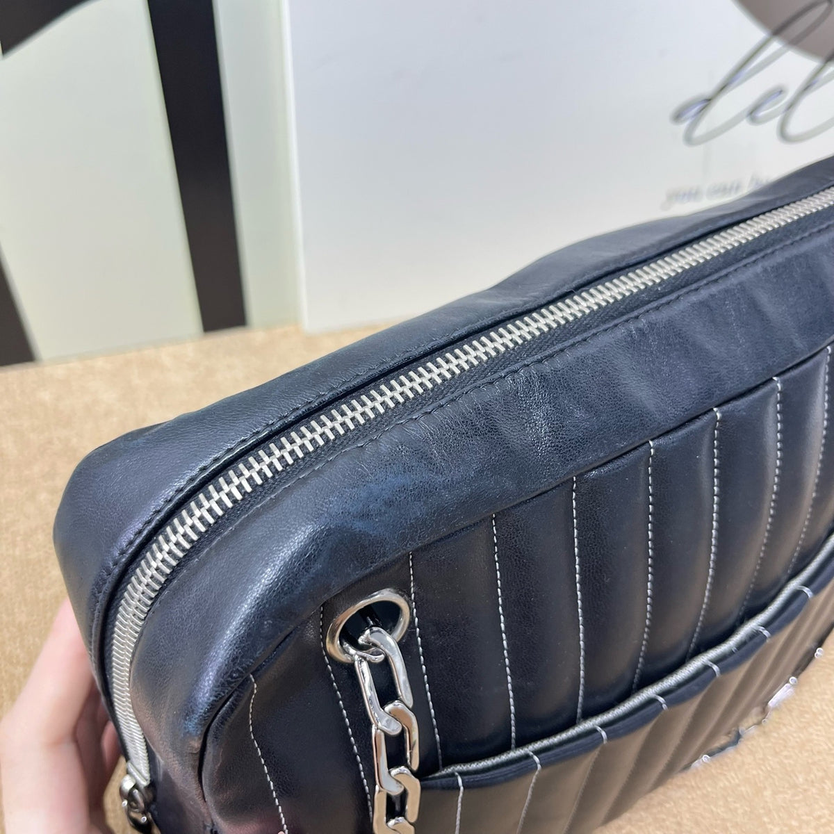 Chanel - Other - Leather - Black - (Medium)