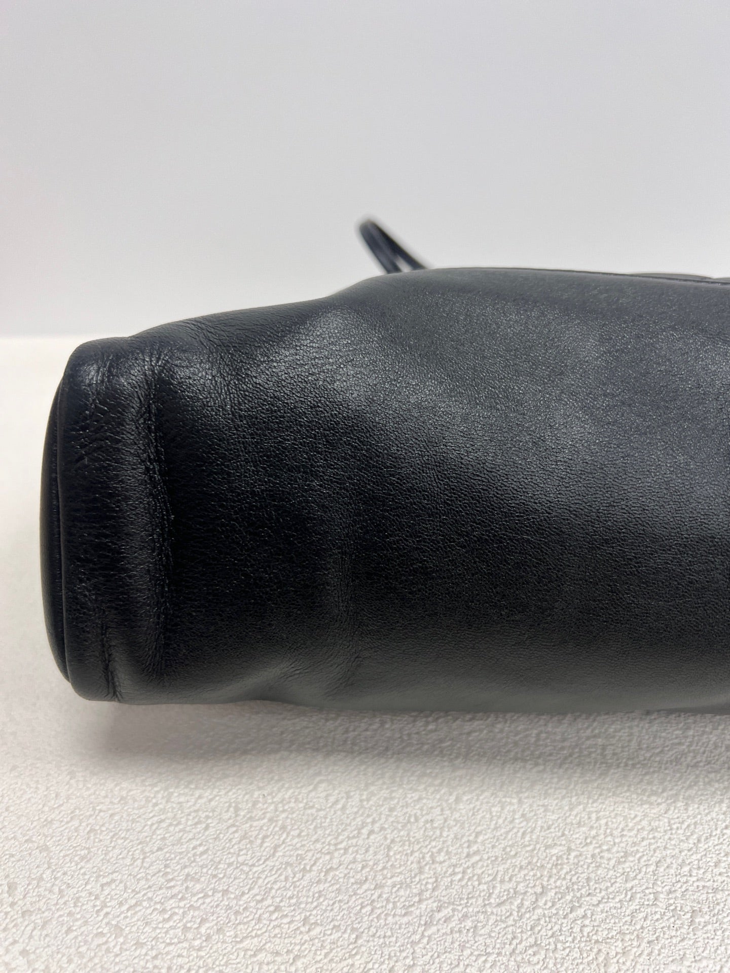 Chanel - Other - Leather - Black - (medium)
